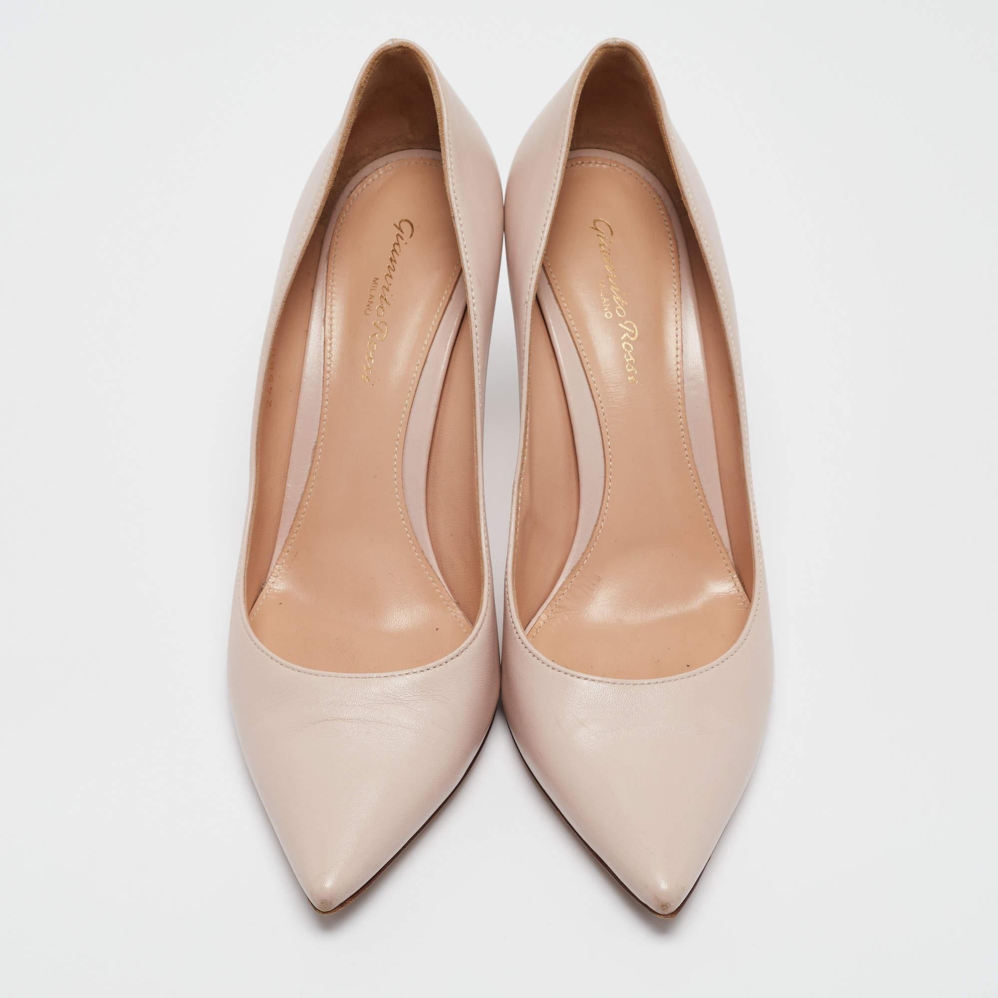 Gianvito Rossi Beige Leather Gianvito 105 Pumps Size 39.5 In Fair Condition For Sale In Dubai, Al Qouz 2
