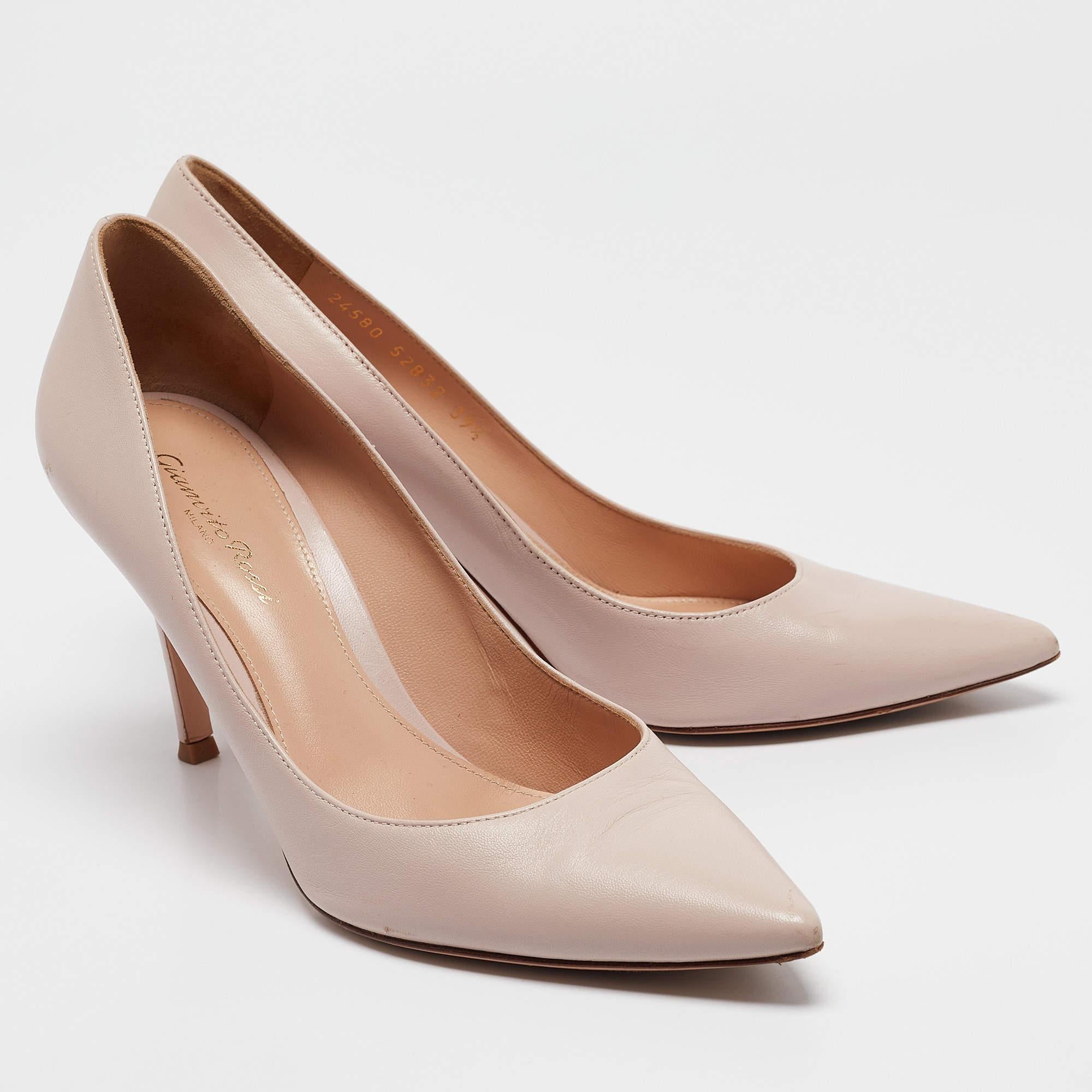 Women's Gianvito Rossi Beige Leather Gianvito 105 Pumps Size 39.5 For Sale