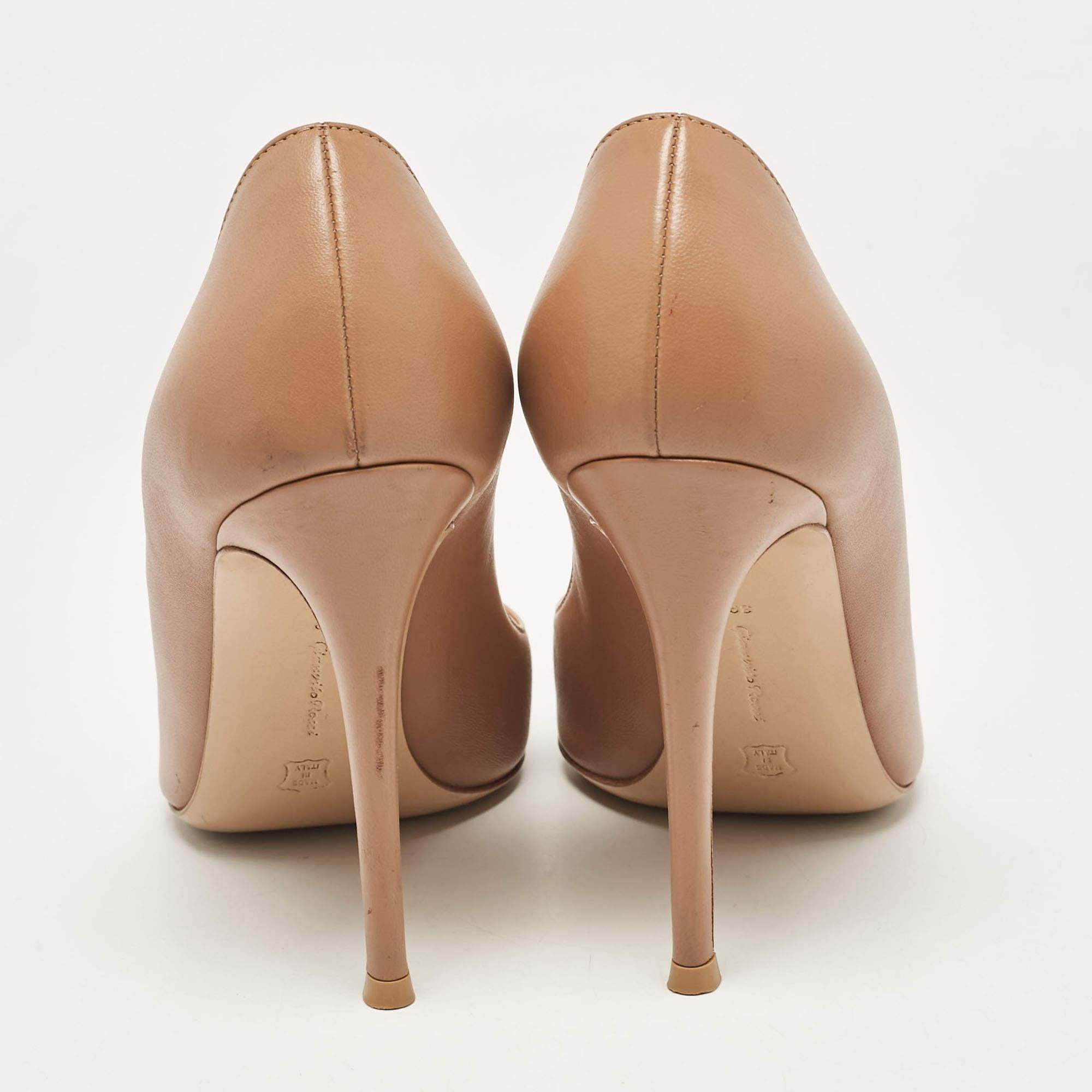 De las mujeres Gianvito Rossi Bombas de piel beige Gianvito Talla 39 en venta