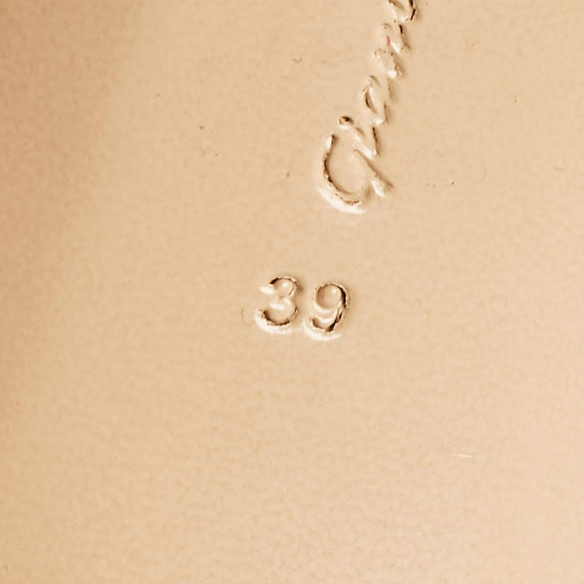Gianvito Rossi Bombas de piel beige Gianvito Talla 39 en venta 2