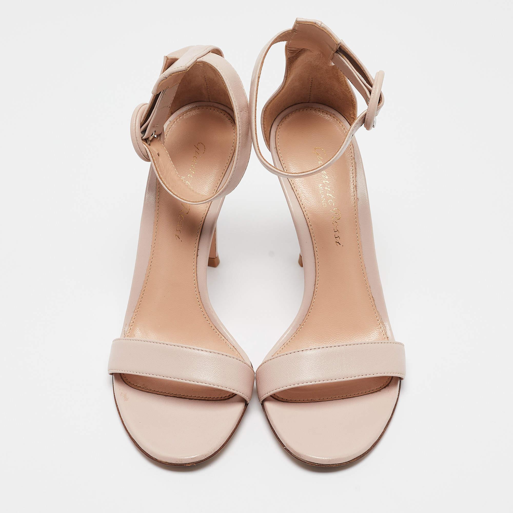 Gianvito Rossi Beige Leather Portofino Ankle Strap Sandals Size 35 In Good Condition For Sale In Dubai, Al Qouz 2