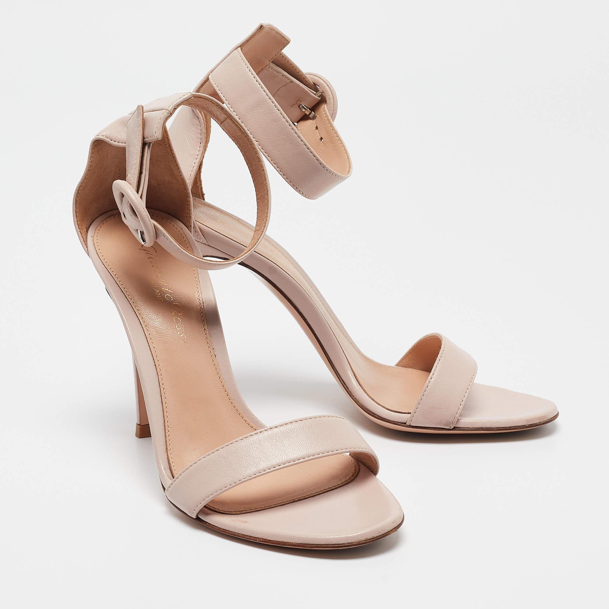 Women's Gianvito Rossi Beige Leather Portofino Ankle Strap Sandals Size 35 For Sale