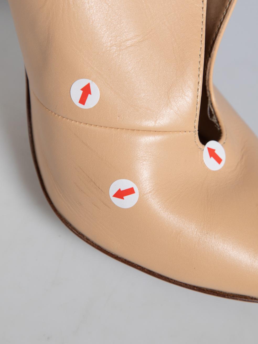 Gianvito Rossi Chaussures à talons 85 en cuir beige Taille IT 38.5 en vente 4