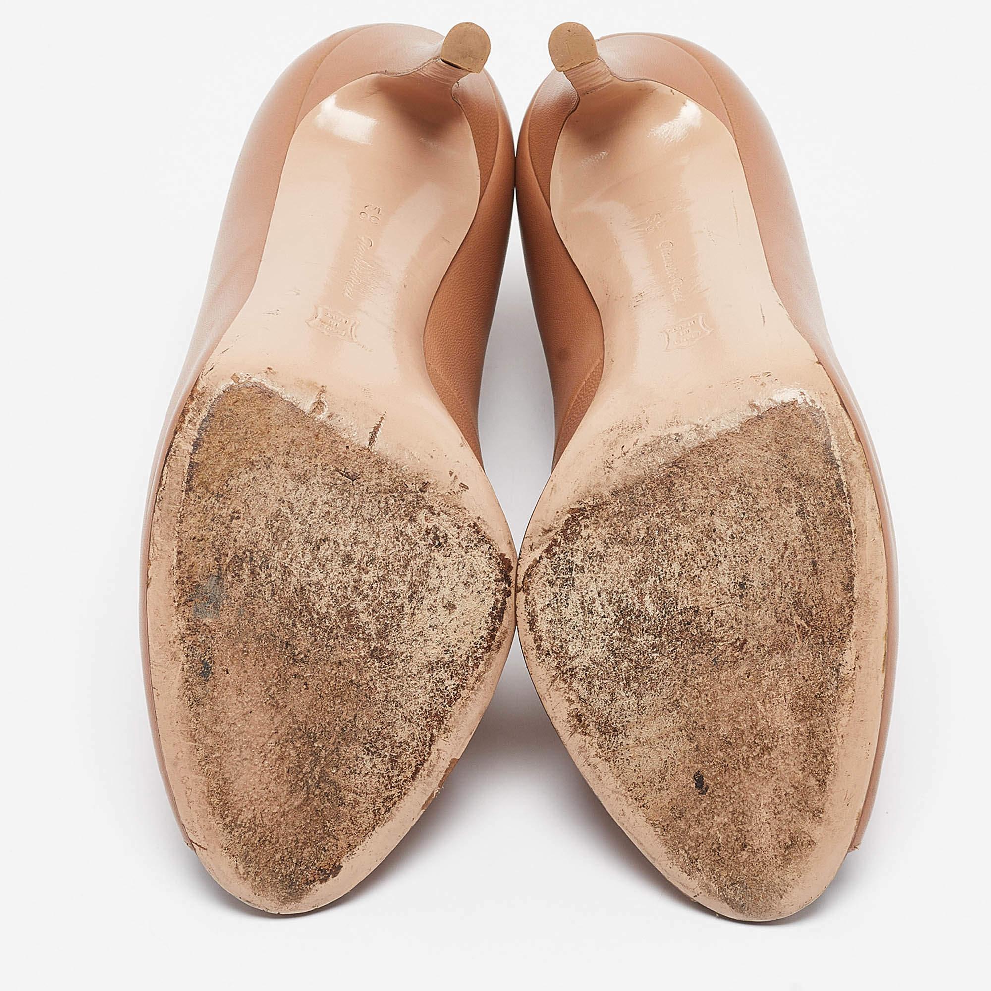 Gianvito Rossi Botines de piel beige tamaño 36.5 en venta 1
