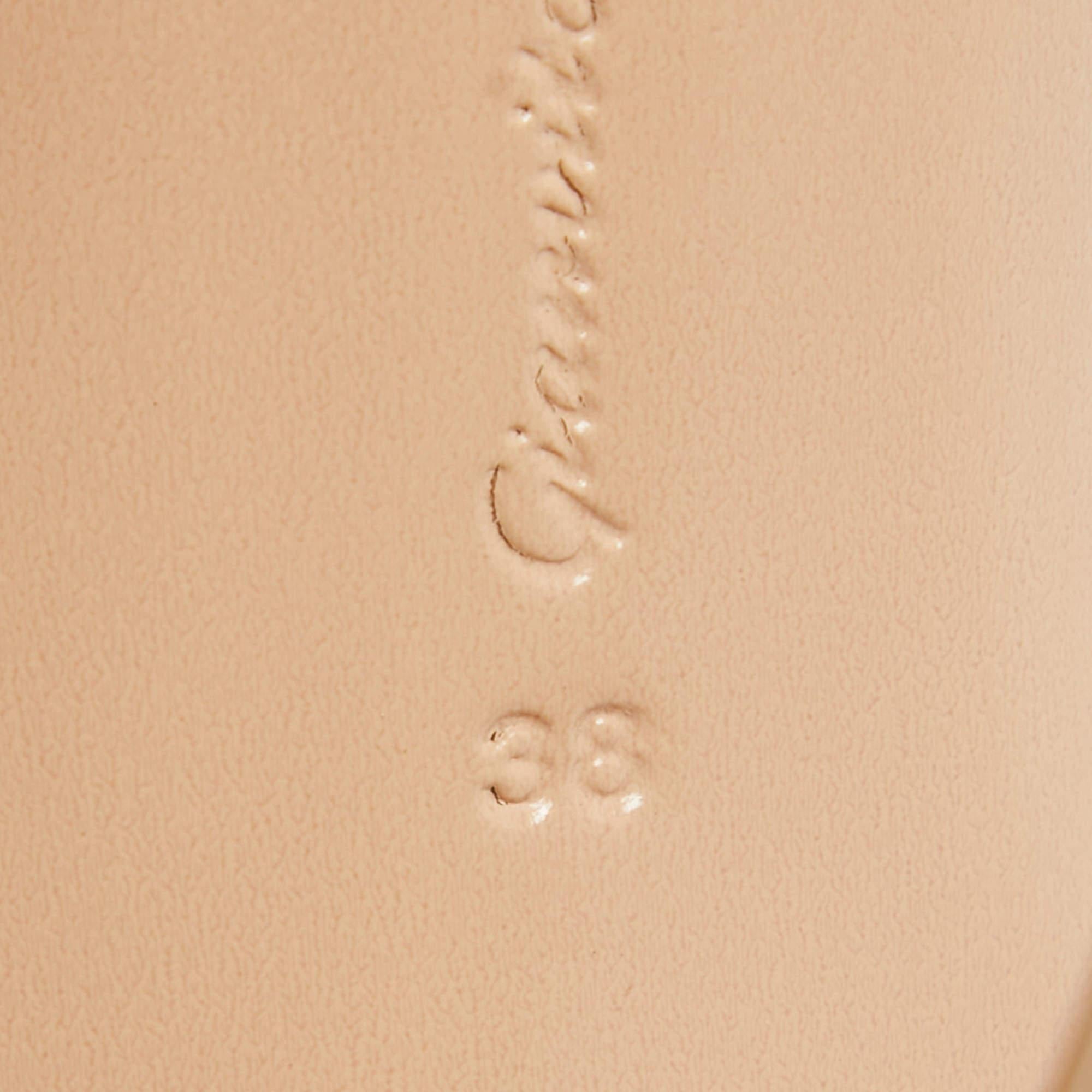 Gianvito Rossi Beige Patent Leather and PVC Plexi Pumps Size 38 In Good Condition In Dubai, Al Qouz 2