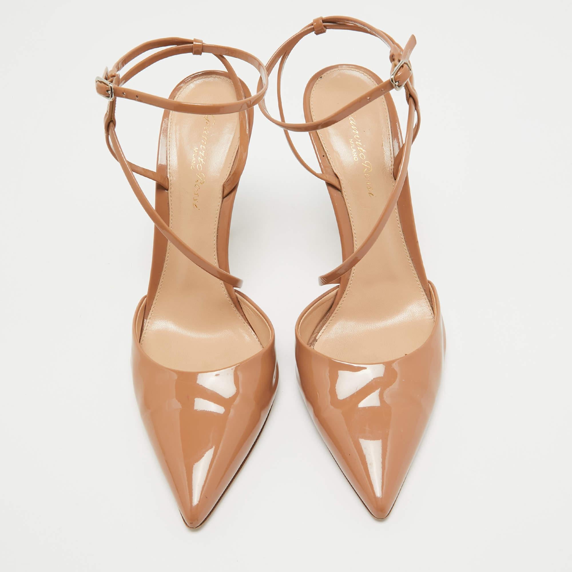 Gianvito Rossi Beige Patent Leather Ankle Strap Pumps Size 39.5 In Good Condition For Sale In Dubai, Al Qouz 2
