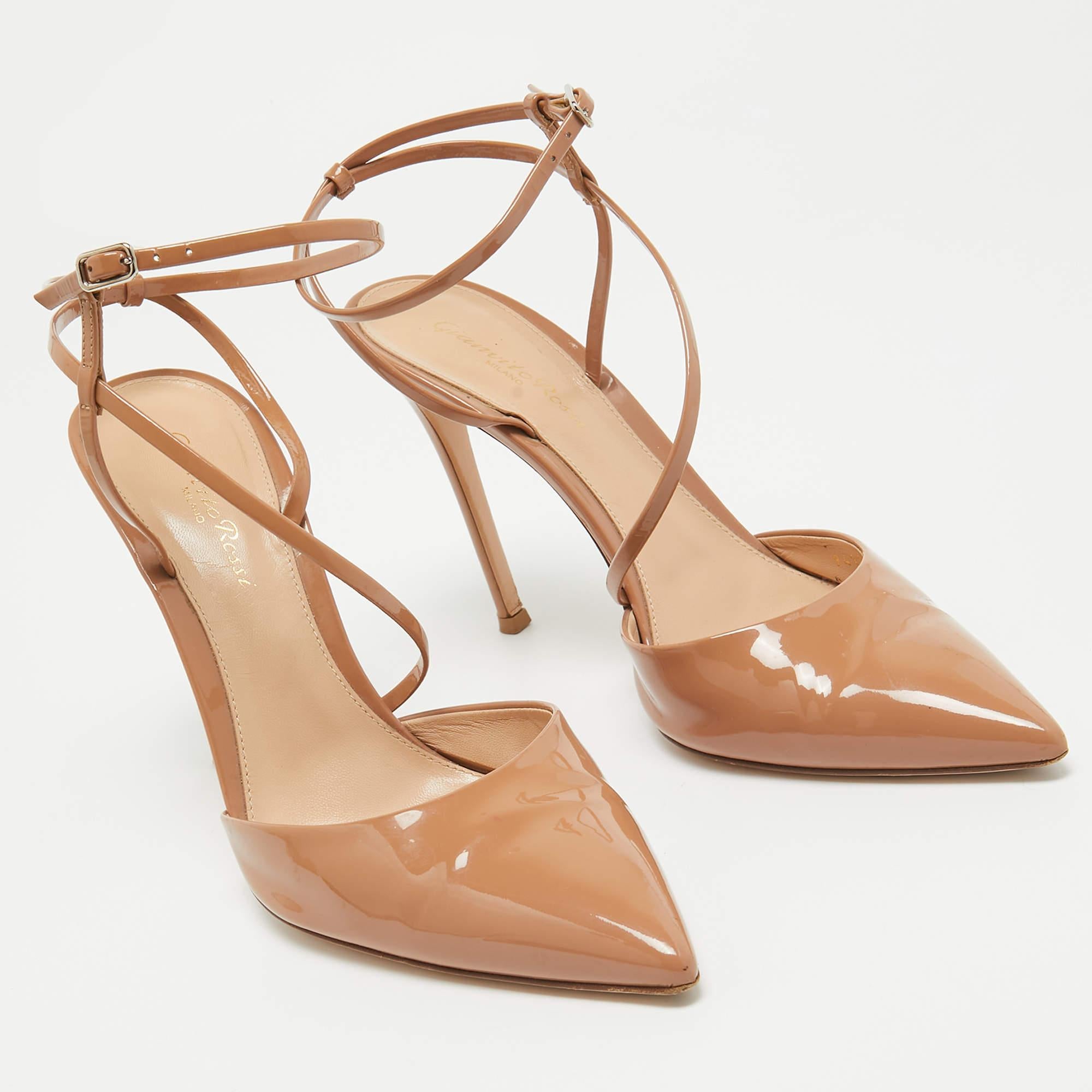 Women's Gianvito Rossi Beige Patent Leather Ankle Strap Pumps Size 39.5 For Sale