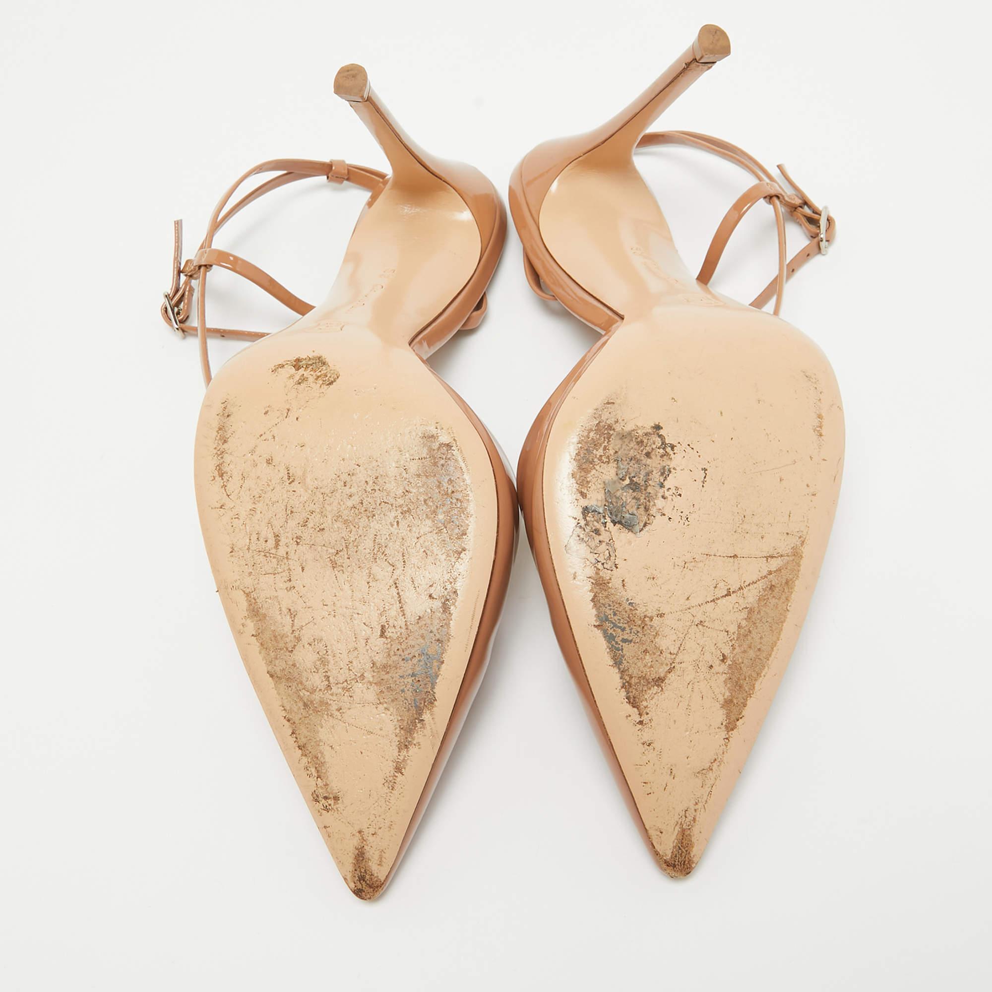 Gianvito Rossi Beige Patent Leather Ankle Strap Pumps Size 39.5 For Sale 2