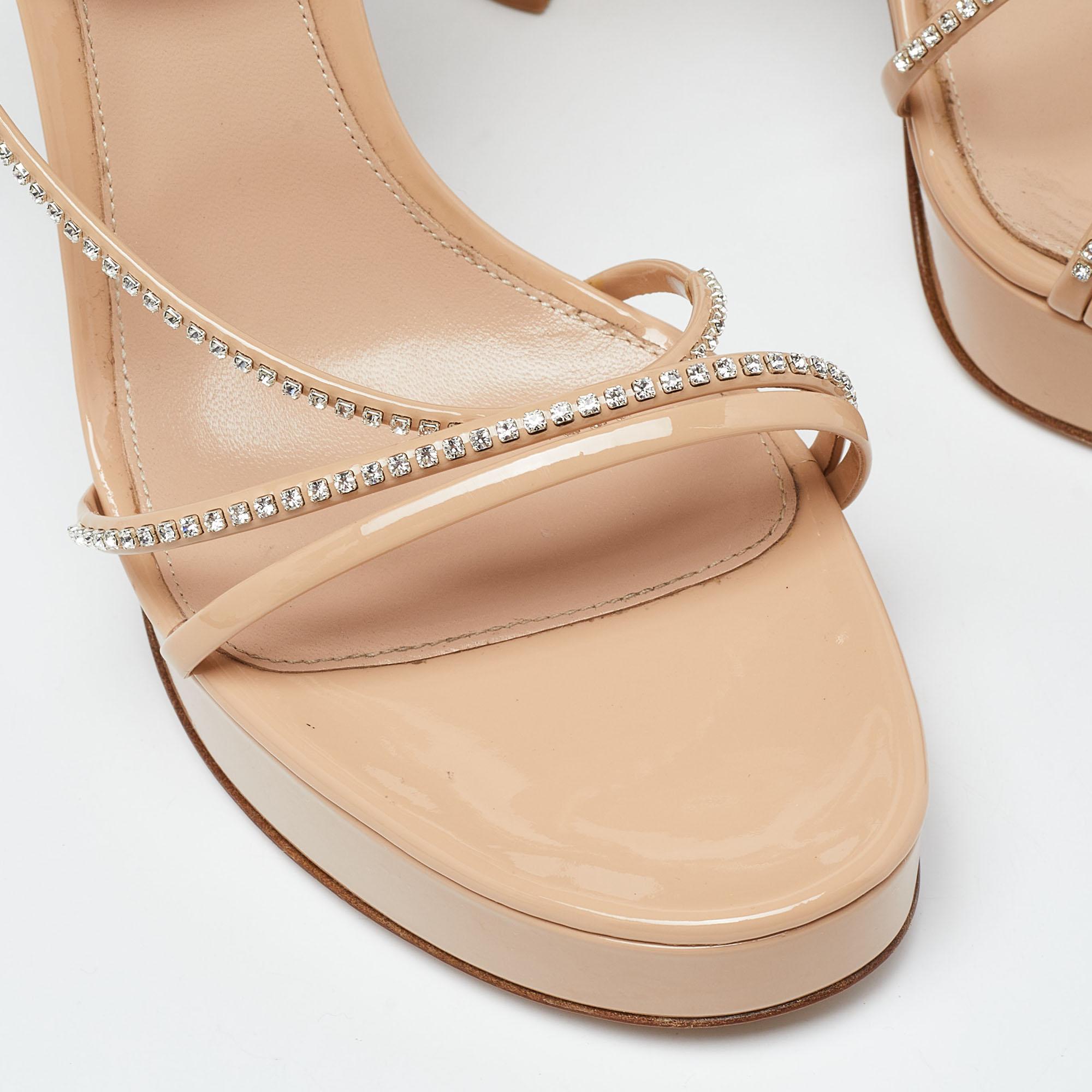 Gianvito Rossi Beige Patent Leather Block Heel Slide Sandals Size 42 For Sale 4