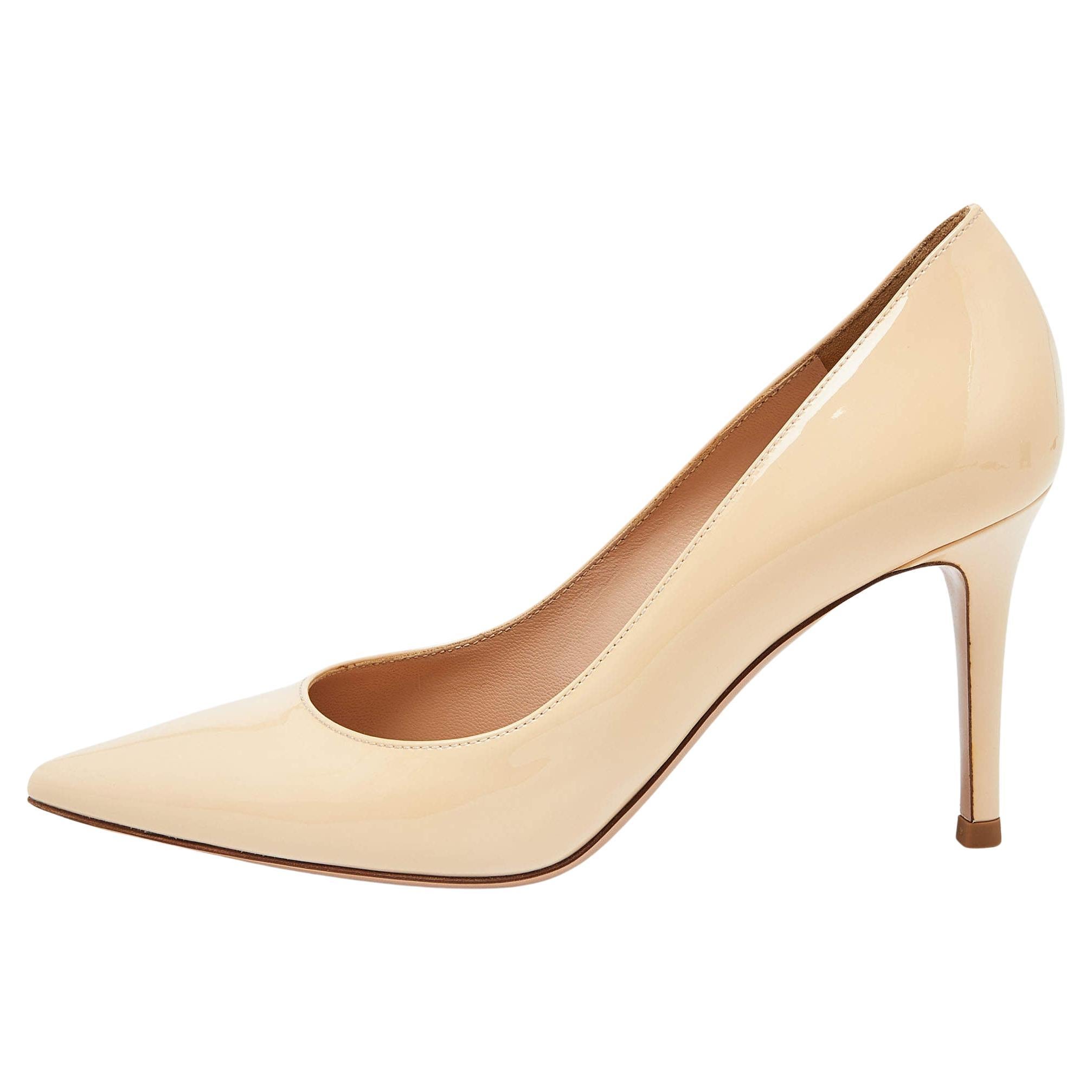 Gianvito Rossi Beige Patent Leather Gianvito 85 Pointed Toe Pumps Size 35 For Sale