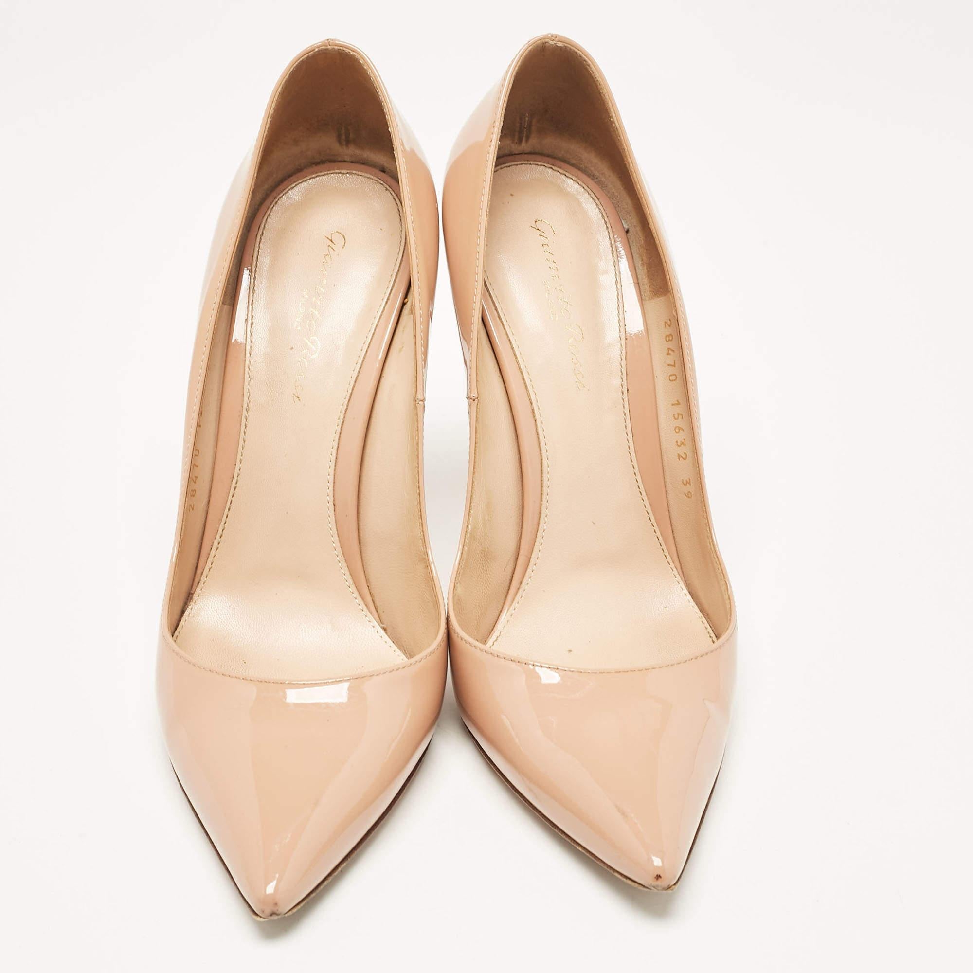 Gianvito Rossi Beige Patent Leather Gianvito Pumps Taglia 39 In condizioni discrete in vendita a Dubai, Al Qouz 2