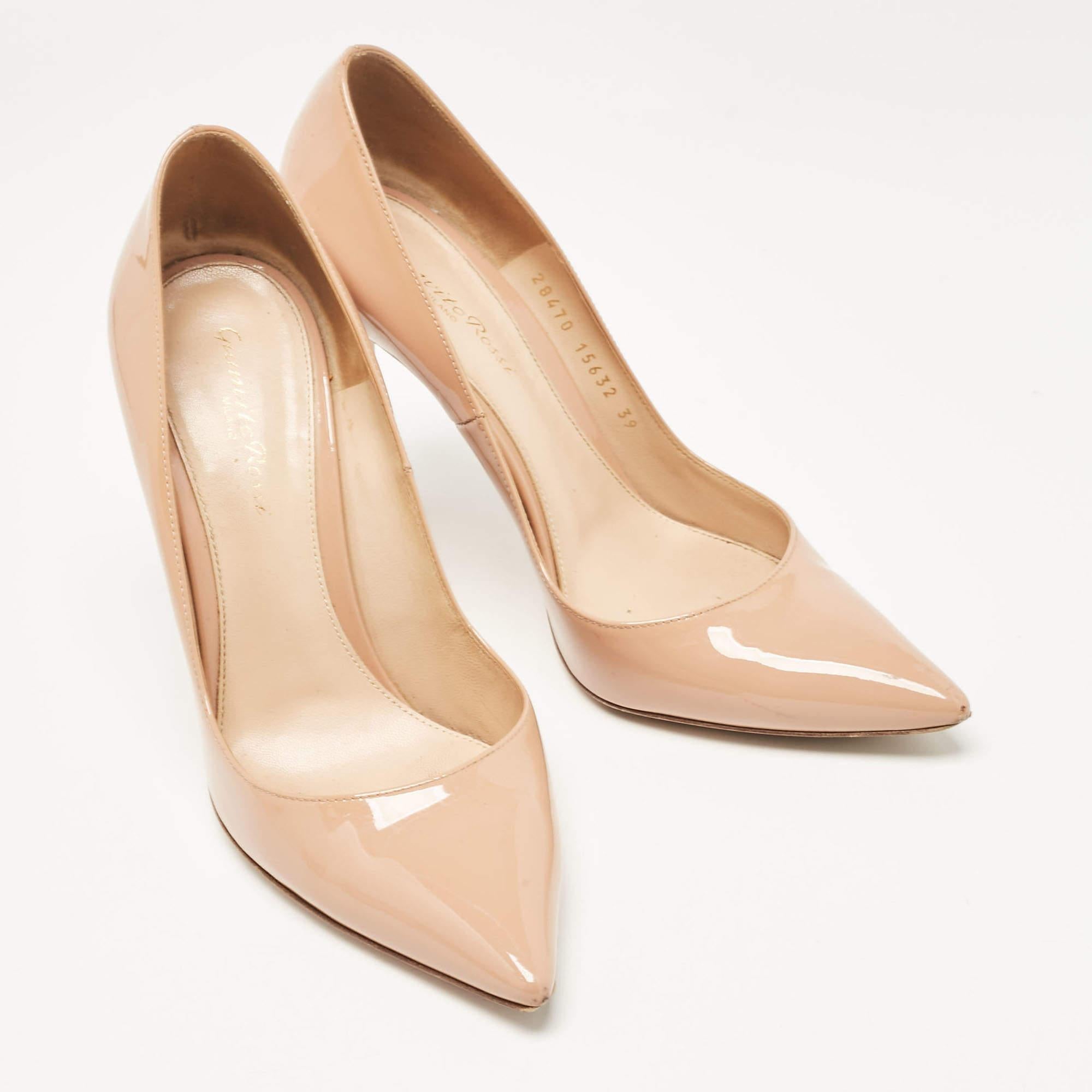 Donna Gianvito Rossi Beige Patent Leather Gianvito Pumps Taglia 39 in vendita