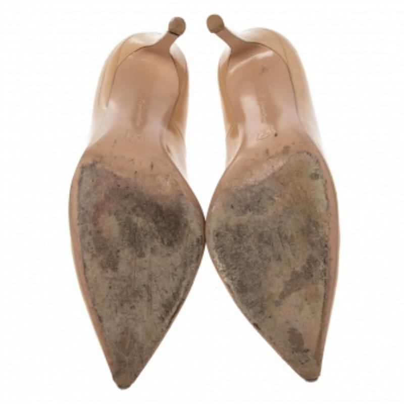 Gianvito Rossi Bombas de punta de charol beige talla 37 Beige en venta