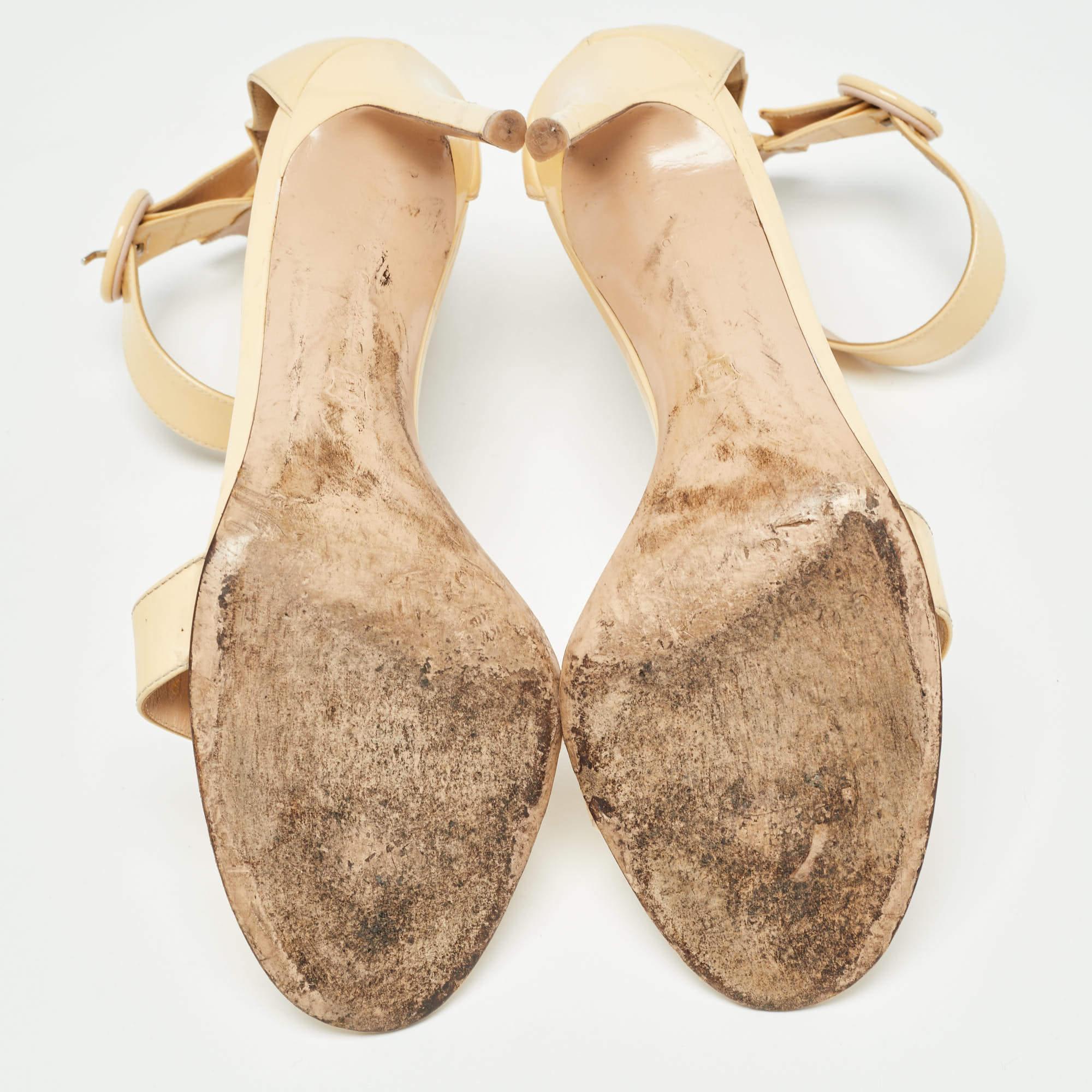 Gianvito Rossi Beige Patent Leather Portofino Sandals Size 40 For Sale 2