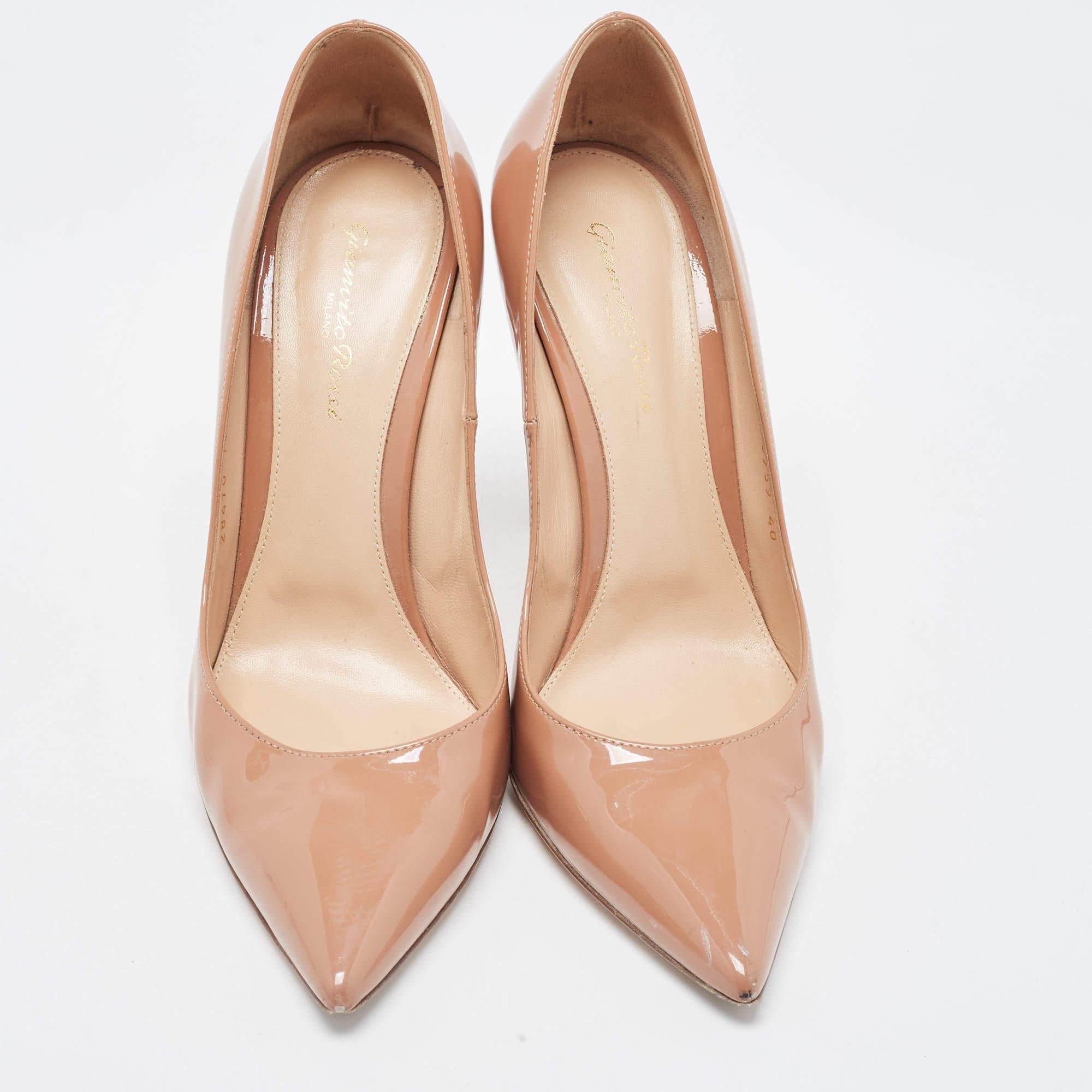 Curvaceous arches, a feminine appeal, and a well-built structure define this set of designer pumps. Coming with comfortable insoles and sleek heels, style them with your favorite outfits.

