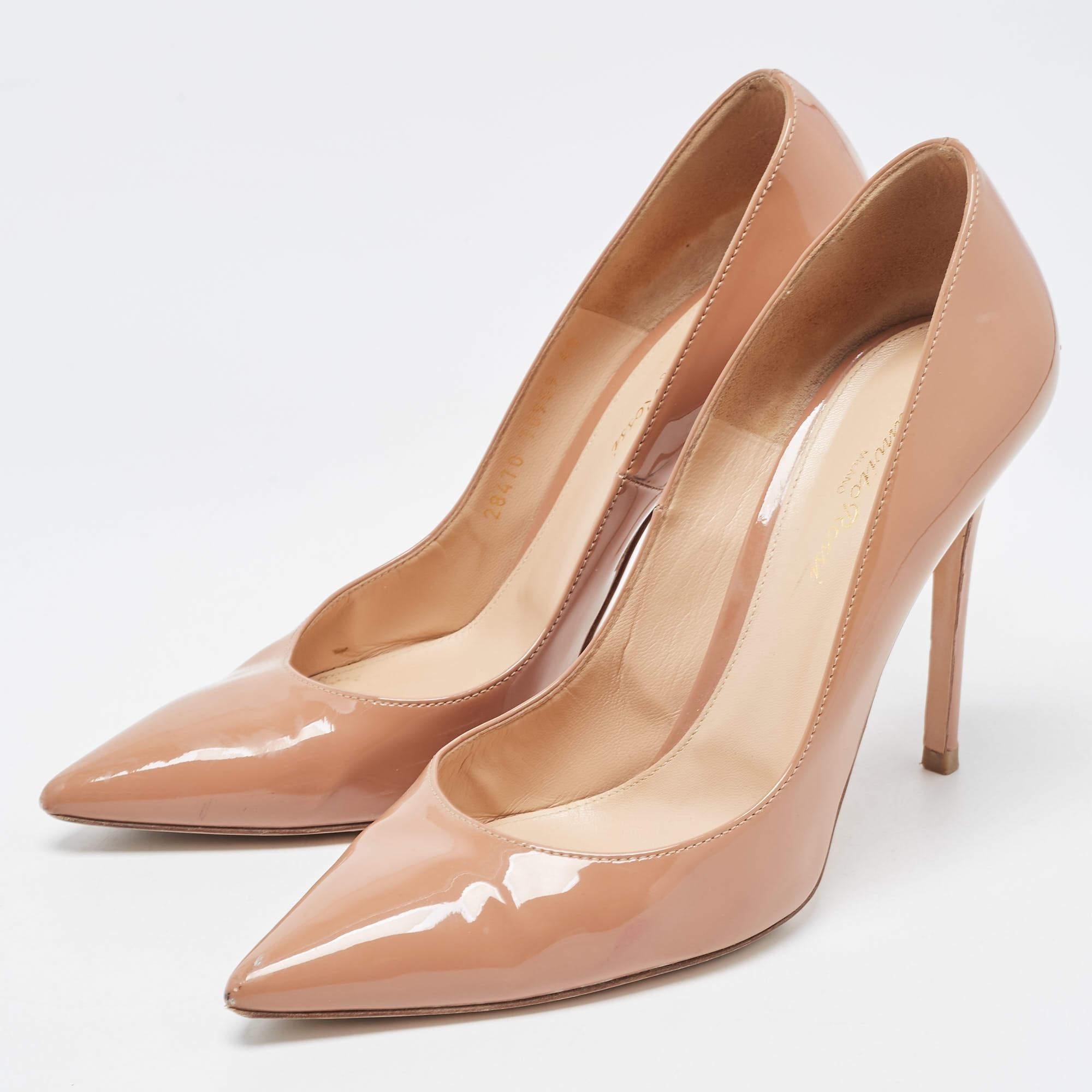 Women's Gianvito Rossi Beige Patent Pointed Toe Pumps Size 40 For Sale