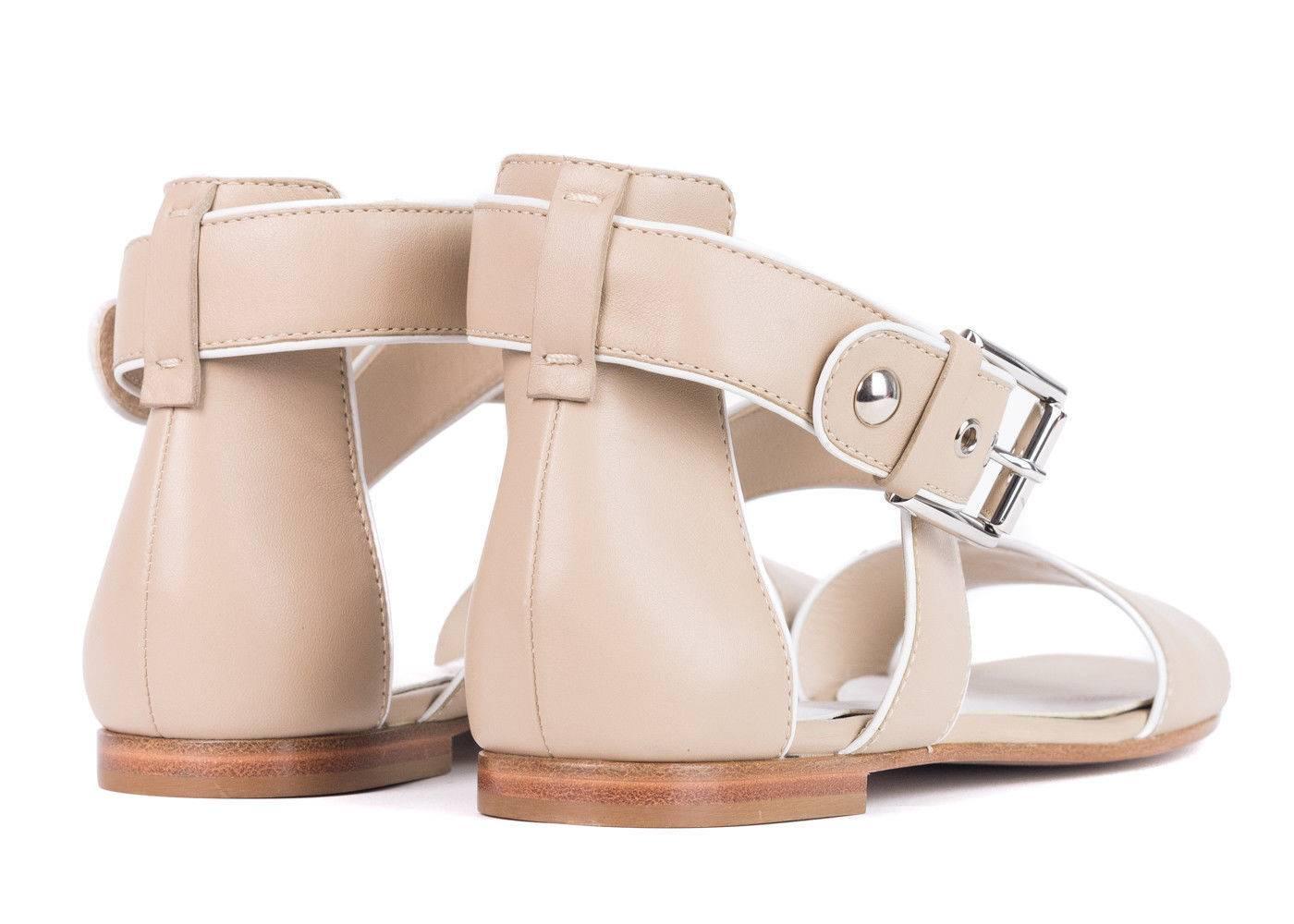 Gianvito Rossi Leather Sandals features a thick toe band and crisscross ankle straps with an adjustable buckle for comfortable wear. Gianvito adds a modern touch to this gladiator sandal silhouette with contrasting white piping along the straps.