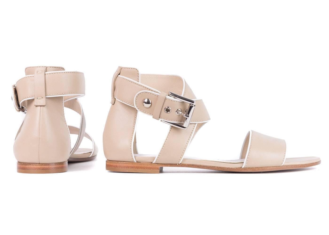 Gianvito Rossi Beige Piped Leather Crisscross Buckle Sandals  In New Condition For Sale In Brooklyn, NY