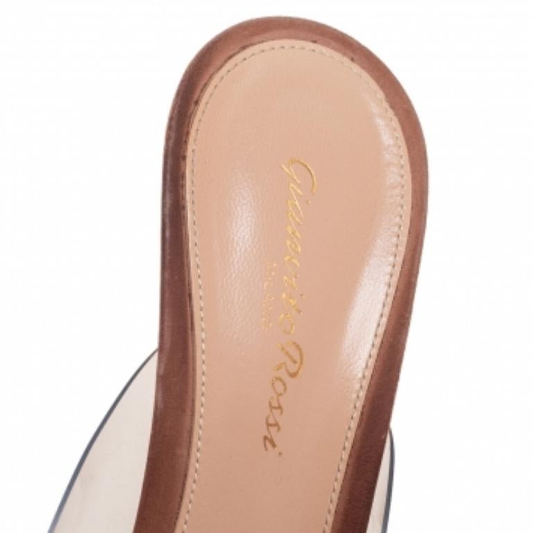 Gianvito Rossi - Sandales à bout pointu en daim et plexiglas PVC beige, taille 39 État moyen - En vente à Dubai, Al Qouz 2