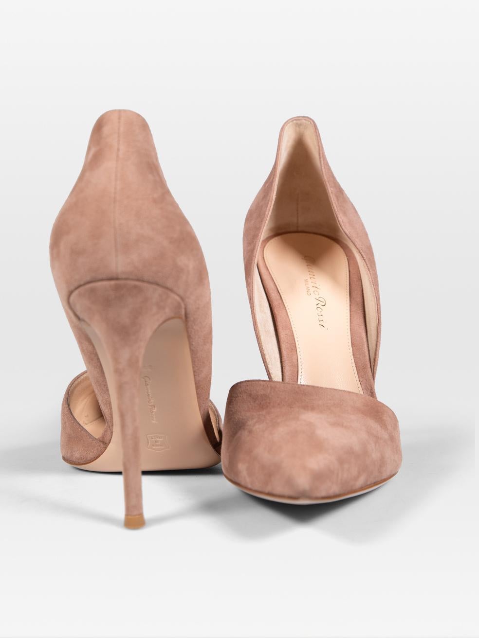 Beige Gianvito Rossi - Escarpins D'Orsay pointus en daim beige, taille IT 39,5 en vente