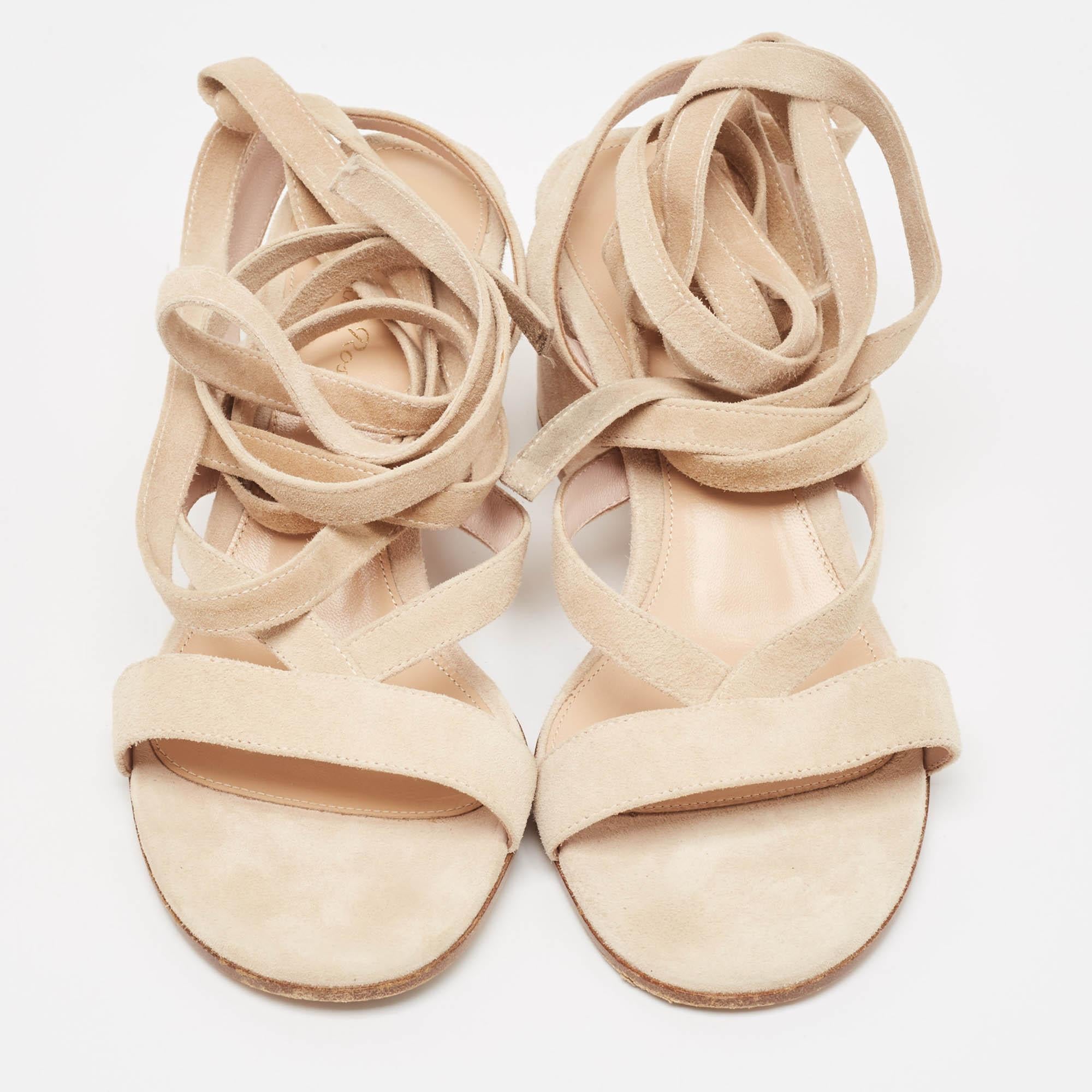 Gianvito Rossi Beige Suede Janis Ankle Wrap Sandals Size 37.5 In Good Condition For Sale In Dubai, Al Qouz 2