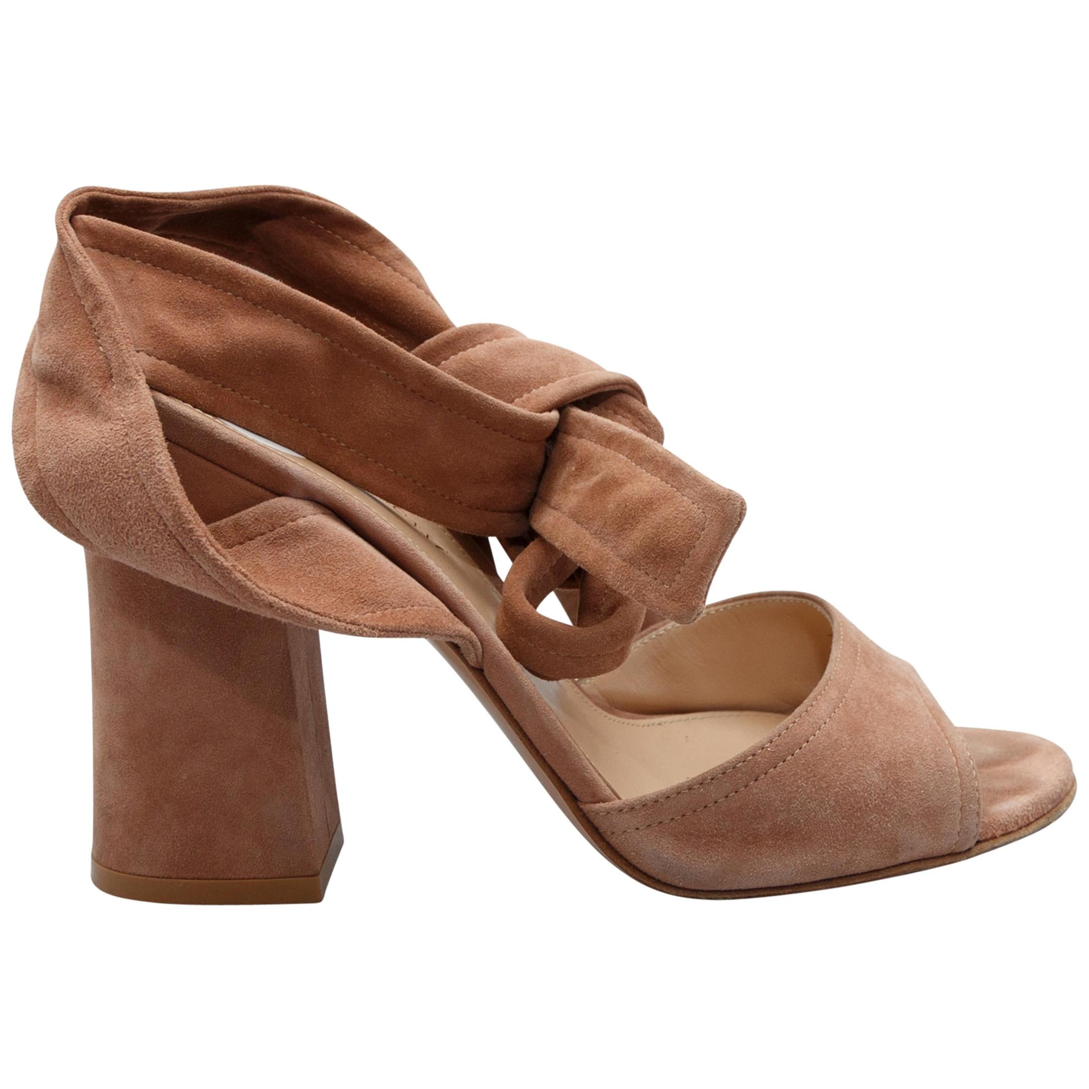 gianvito rossi kitten heels