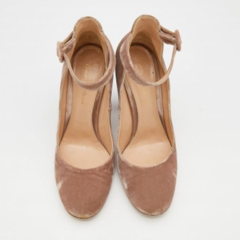Beige Gianvito Rossi escarpins à talons blocs en velours beige taille 39