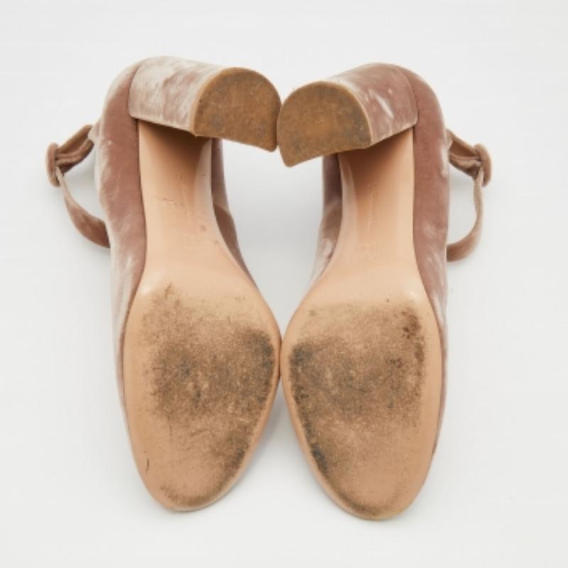 Gianvito Rossi escarpins à talons blocs en velours beige taille 39 2