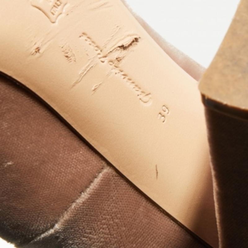 Gianvito Rossi escarpins à talons blocs en velours beige taille 39 3