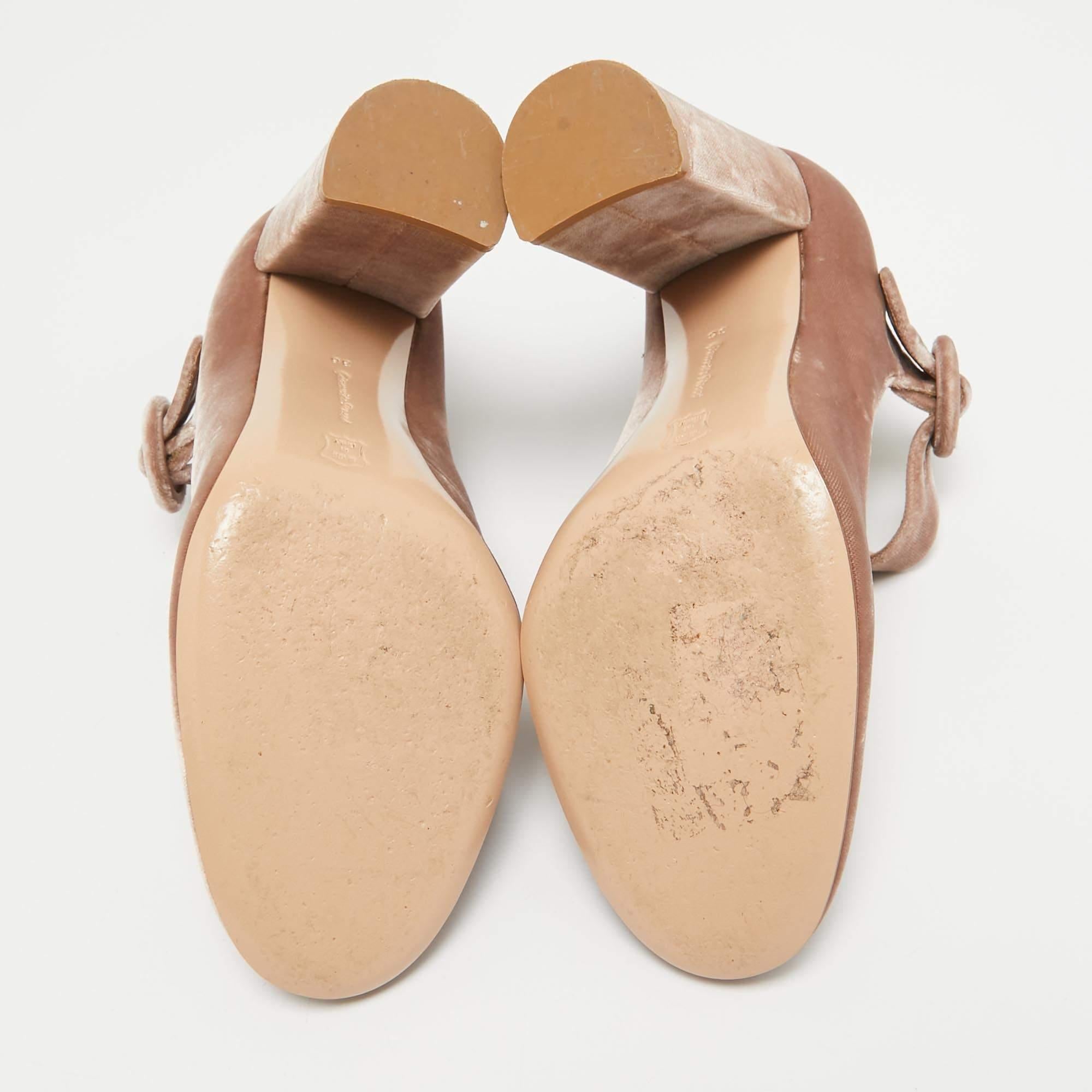 Gianvito Rossi Beige Velvet Lorraine Mary Jane Pumps Taglia 36 in vendita 2