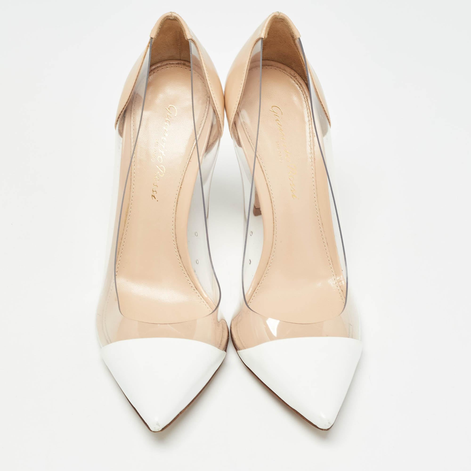 Gianvito Rossi Bombas de punta puntiaguda de cuero beige/blanco y PVC Tamaño 36 Beige en venta