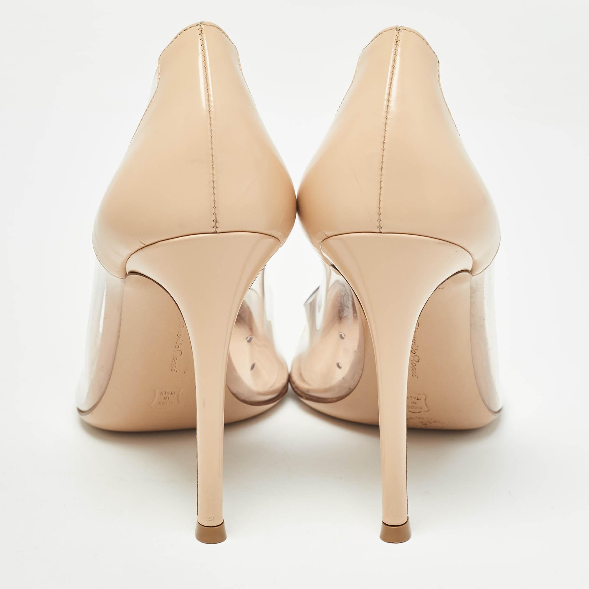 De las mujeres Gianvito Rossi Bombas de punta puntiaguda de cuero beige/blanco y PVC Tamaño 36 en venta