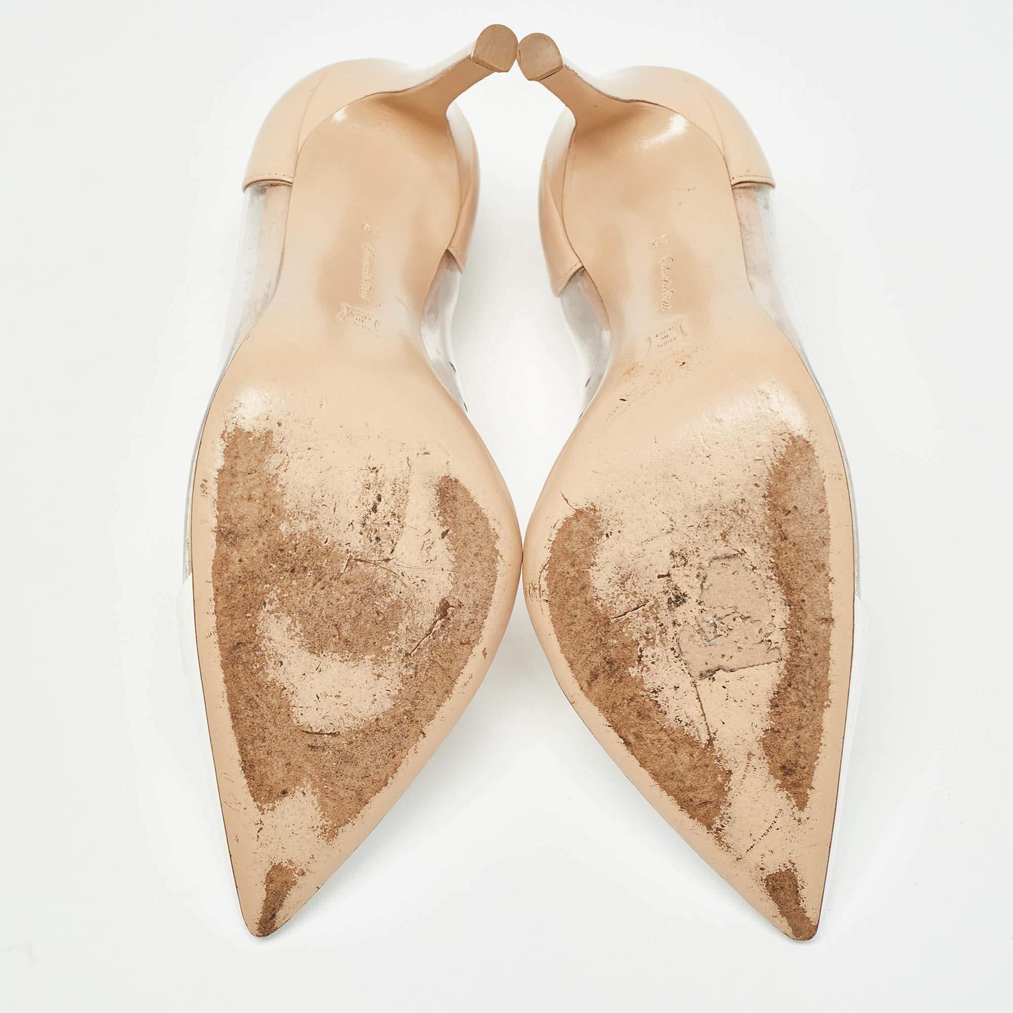Gianvito Rossi Bombas de punta puntiaguda de cuero beige/blanco y PVC Tamaño 36 en venta 1