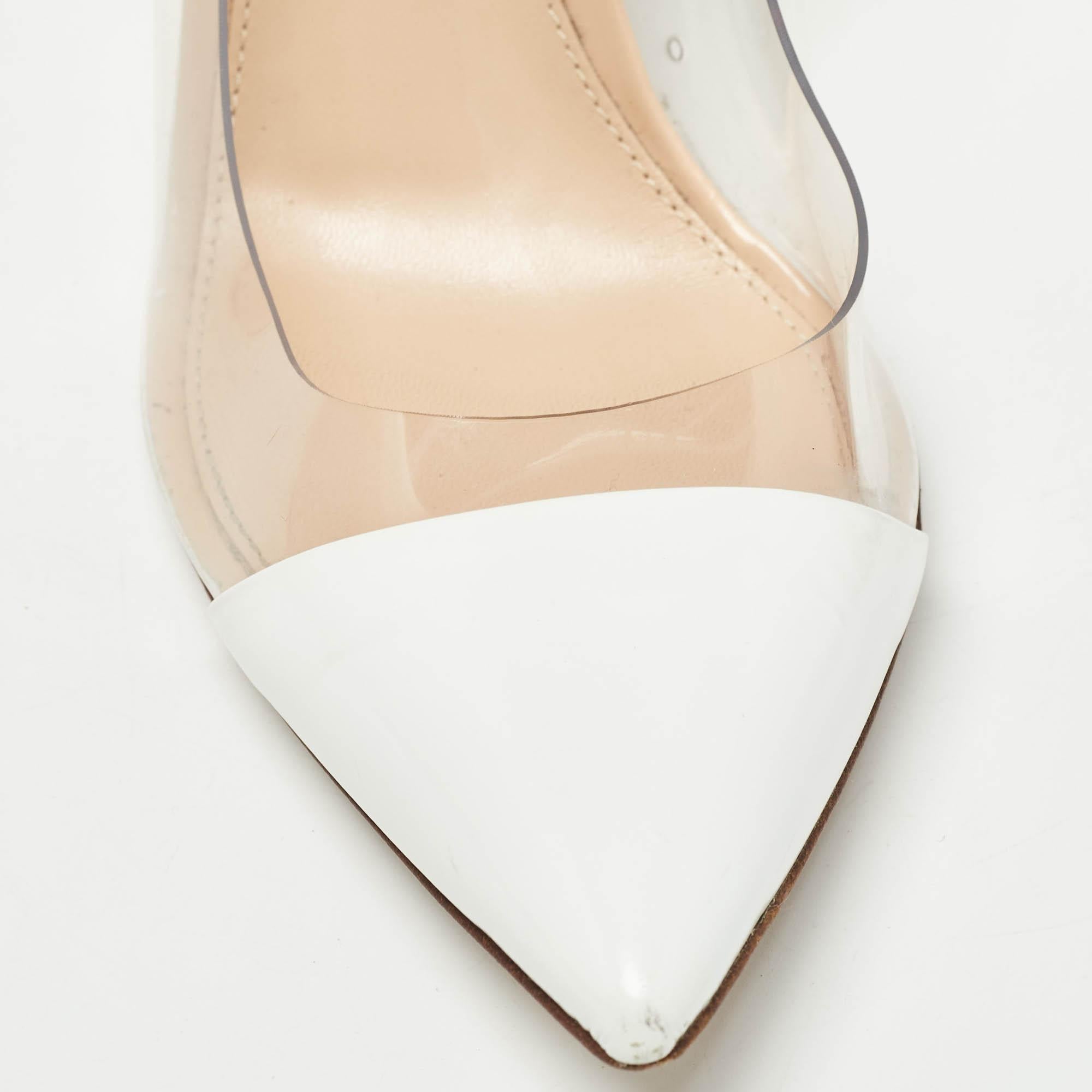 Gianvito Rossi Bombas de punta puntiaguda de cuero beige/blanco y PVC Tamaño 36 en venta 2