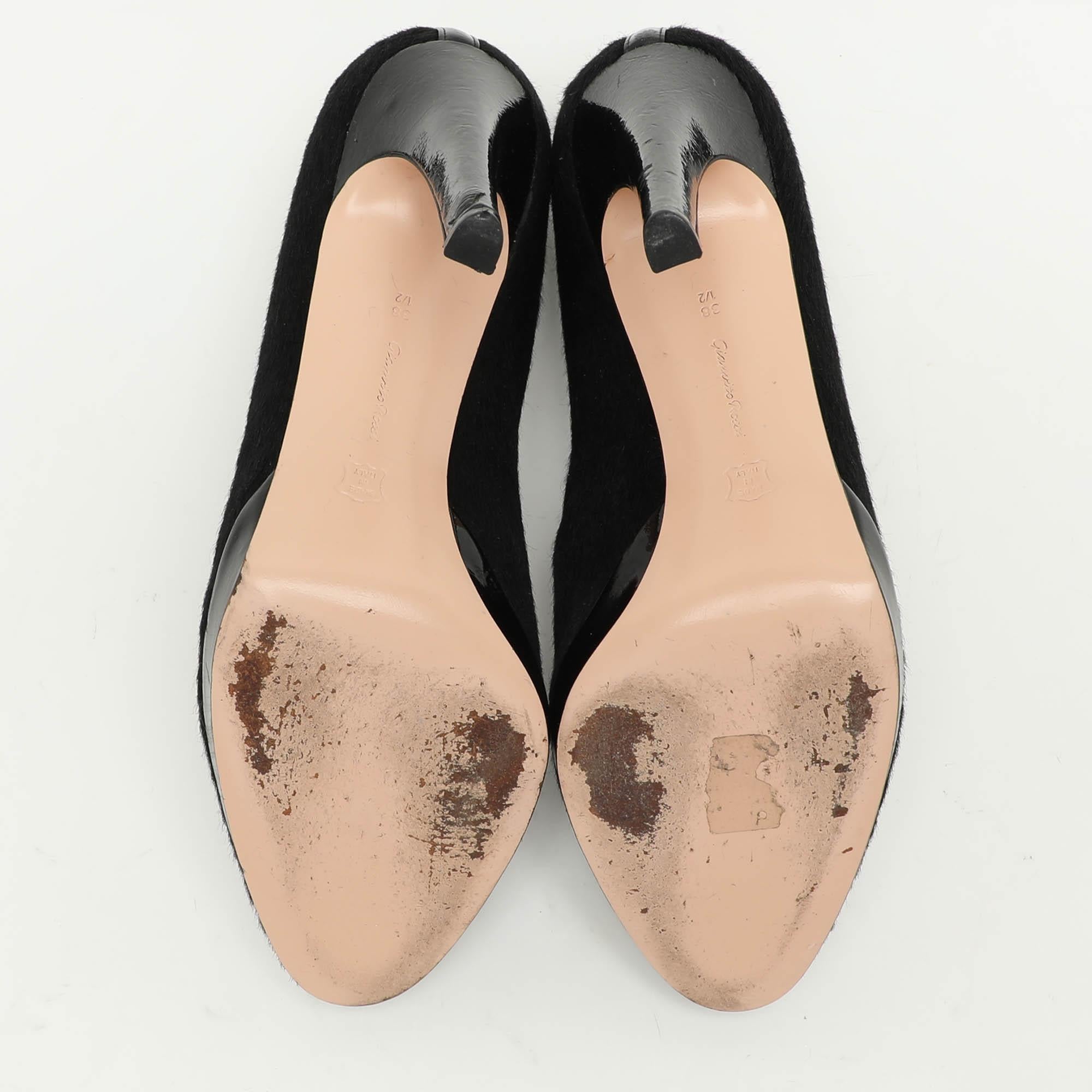 Gianvito Rossi Black Calf Hair and Patent Leather Pumps Size 38.5 For Sale 2
