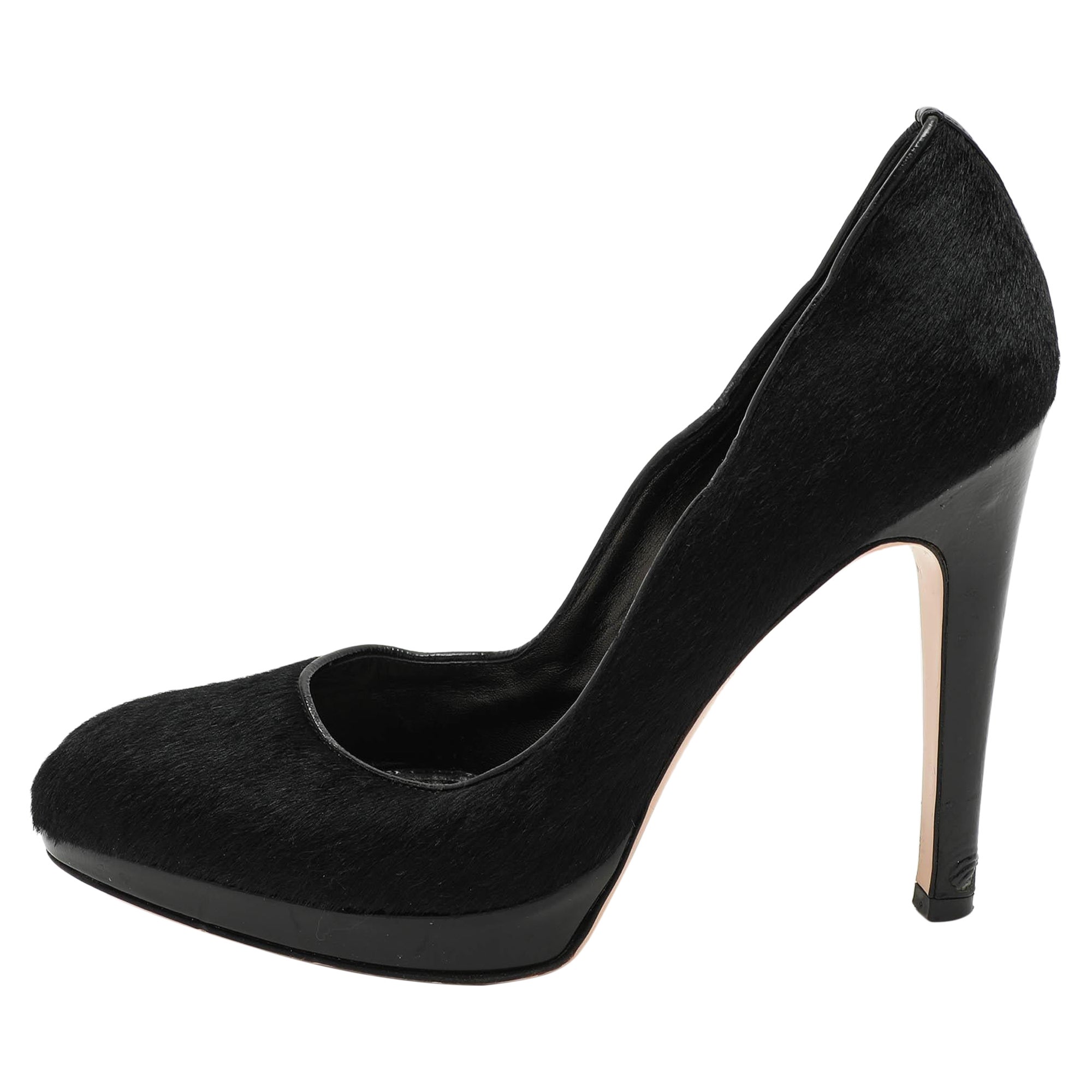 Gianvito Rossi Pumps in pelle di vitello e vernice nera misura 38,5 in vendita