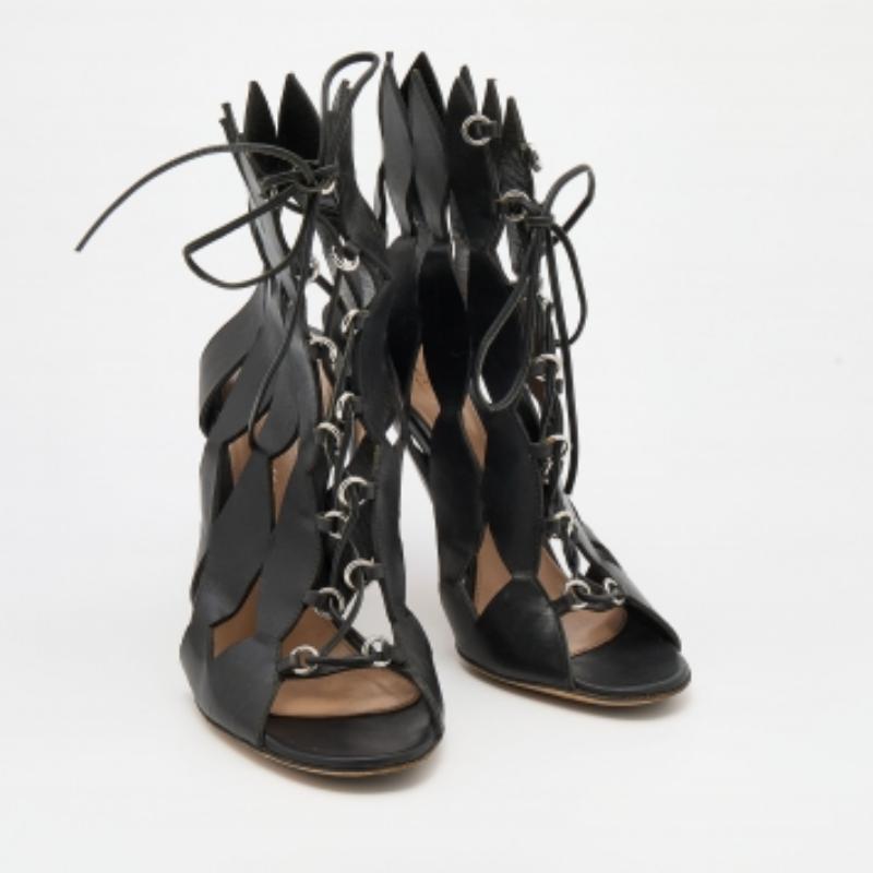 Gianvito Rossi Schwarz Cutout Leder Spitze Up Knöchelstiefeletten Größe 37 im Angebot 1