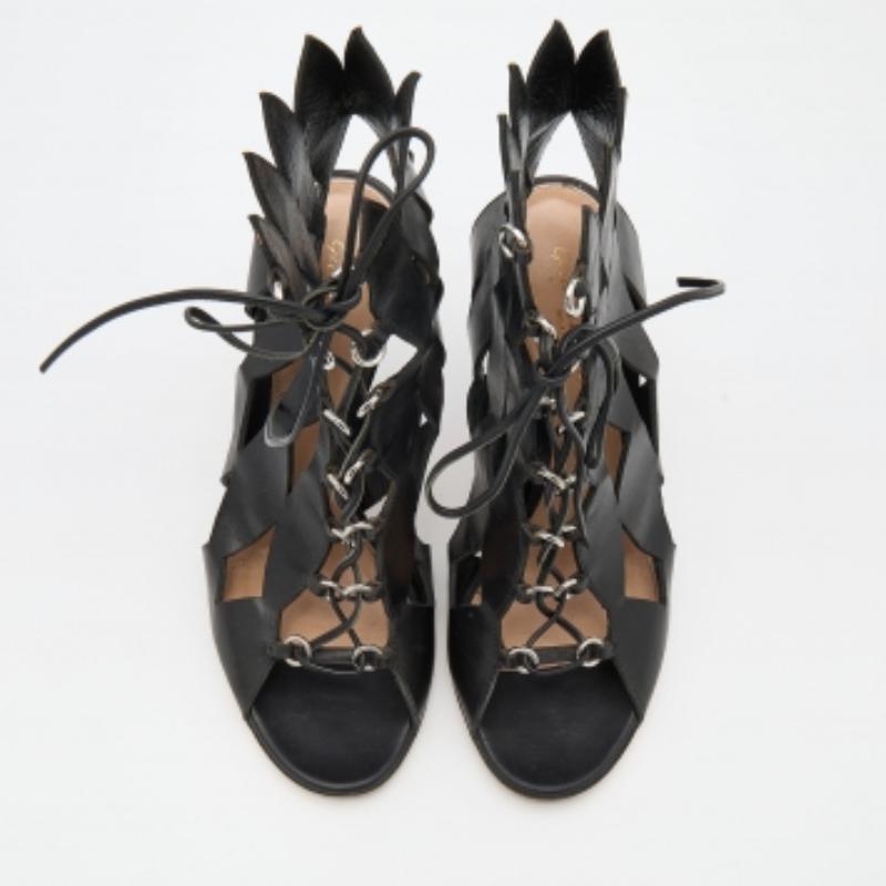 Gianvito Rossi Schwarz Cutout Leder Spitze Up Knöchelstiefeletten Größe 37 im Angebot 2