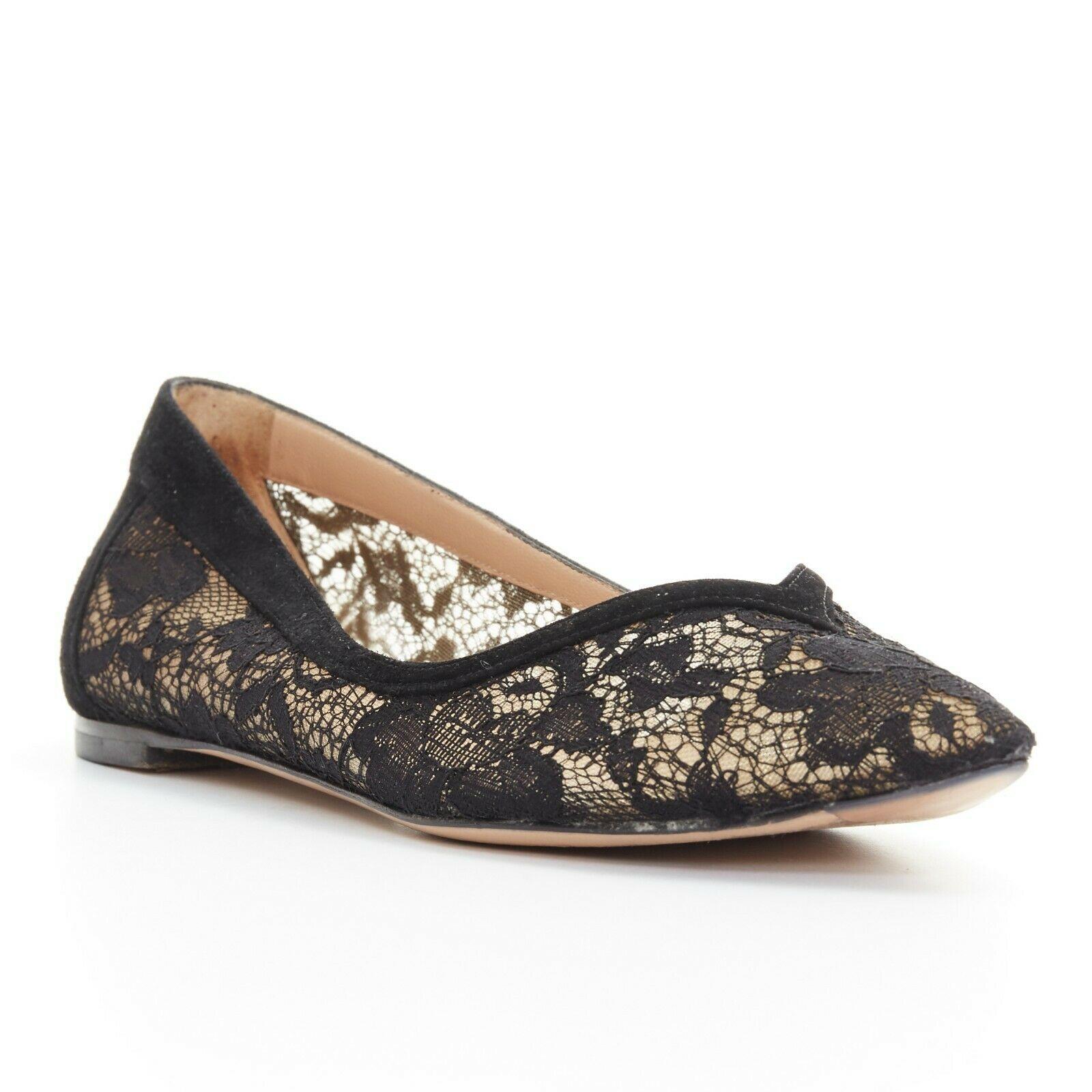 GIANVITO ROSSI black floral lace suede trimmed V-neck ballet flats EU36.5
GIANVITO ROSSI
Black floral lace upper. 
Suede trimming along opneing. 
V-neck. 
Pointed toe. 
Stacked wooden heel. 
Ballet flats. 
Made in Italy.

CONDITION:
Very good, this