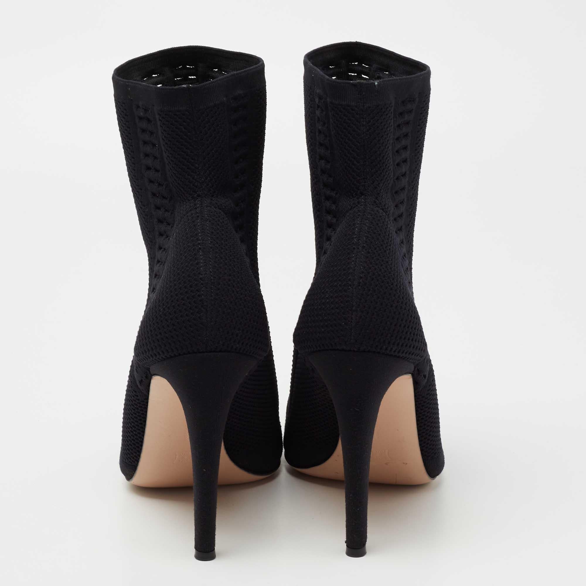 Gianvito Rossi Black Knit Fabric Vires Open-Toe Ankle Booties Size 40 In Good Condition For Sale In Dubai, Al Qouz 2