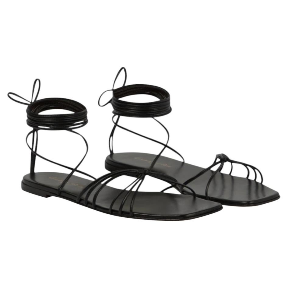 Gianvito Rossi nero Sandali piatti in pelle allacciati 40 elegante gladiatore Sylvie