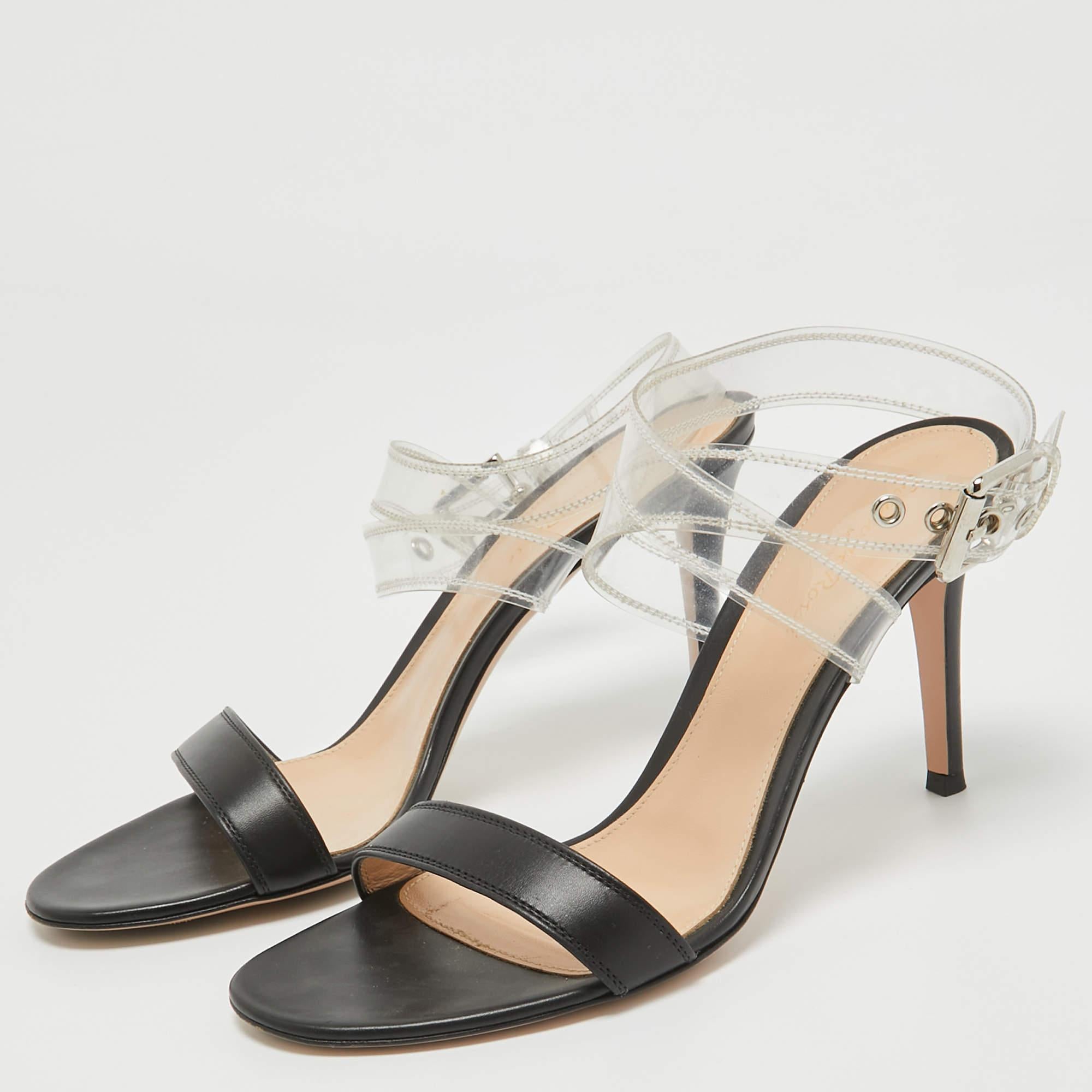 These sandals will frame your feet in an elegant manner. Crafted from quality materials they display a classy design and comfortable insoles.