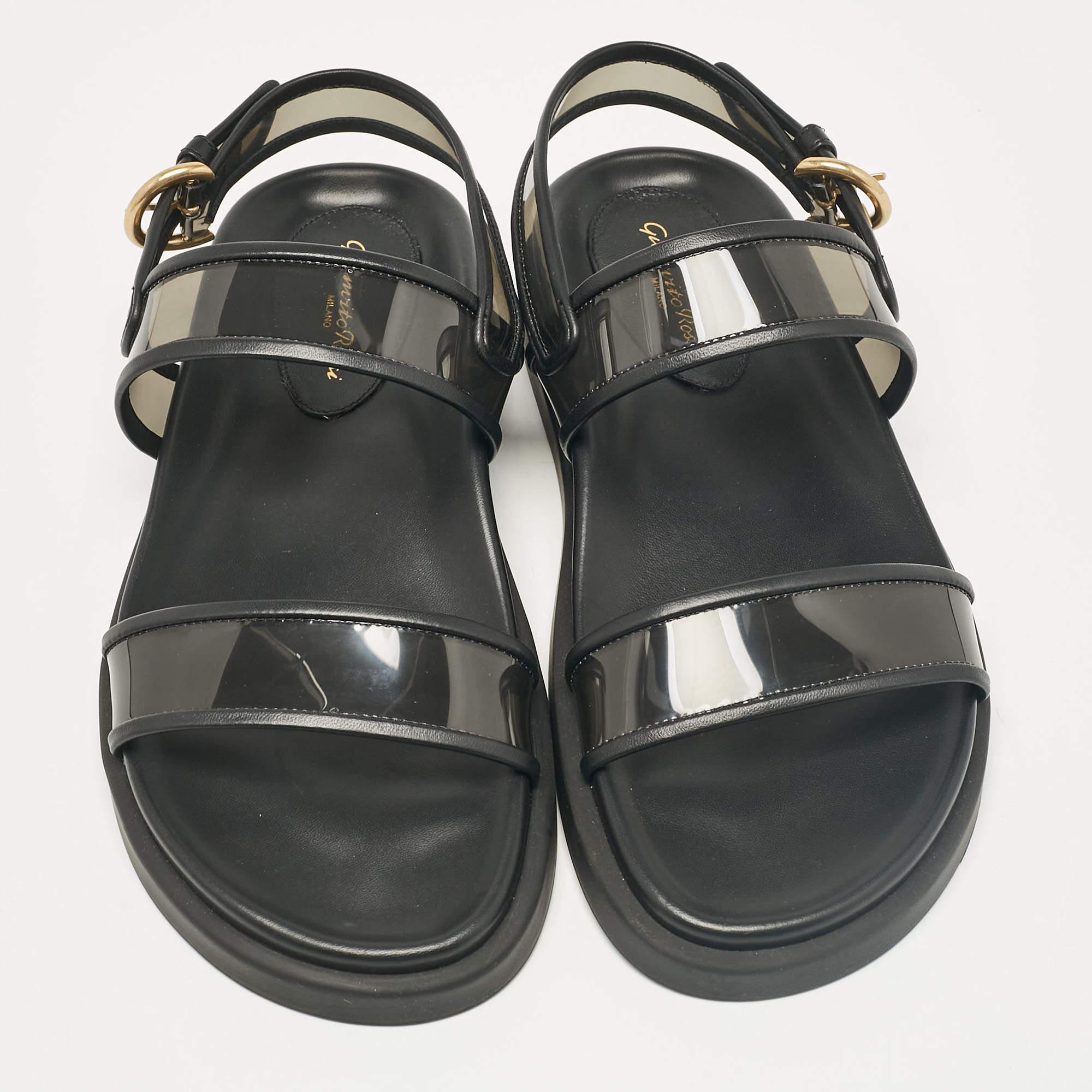 These sandals will offer you both luxury and comfort. Made from quality materials they come in a versatile shade and are equipped with comfortable insoles.