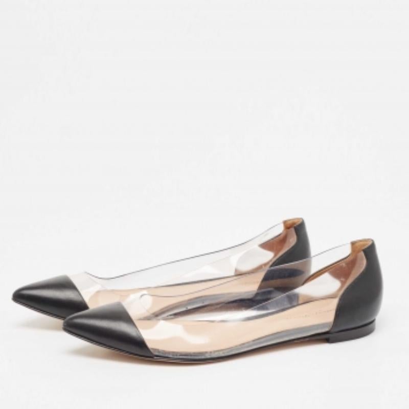 Complete your look by adding these designer ballet flats to your collection of everyday footwear. They are crafted skilfully to grant the perfect fit and style.