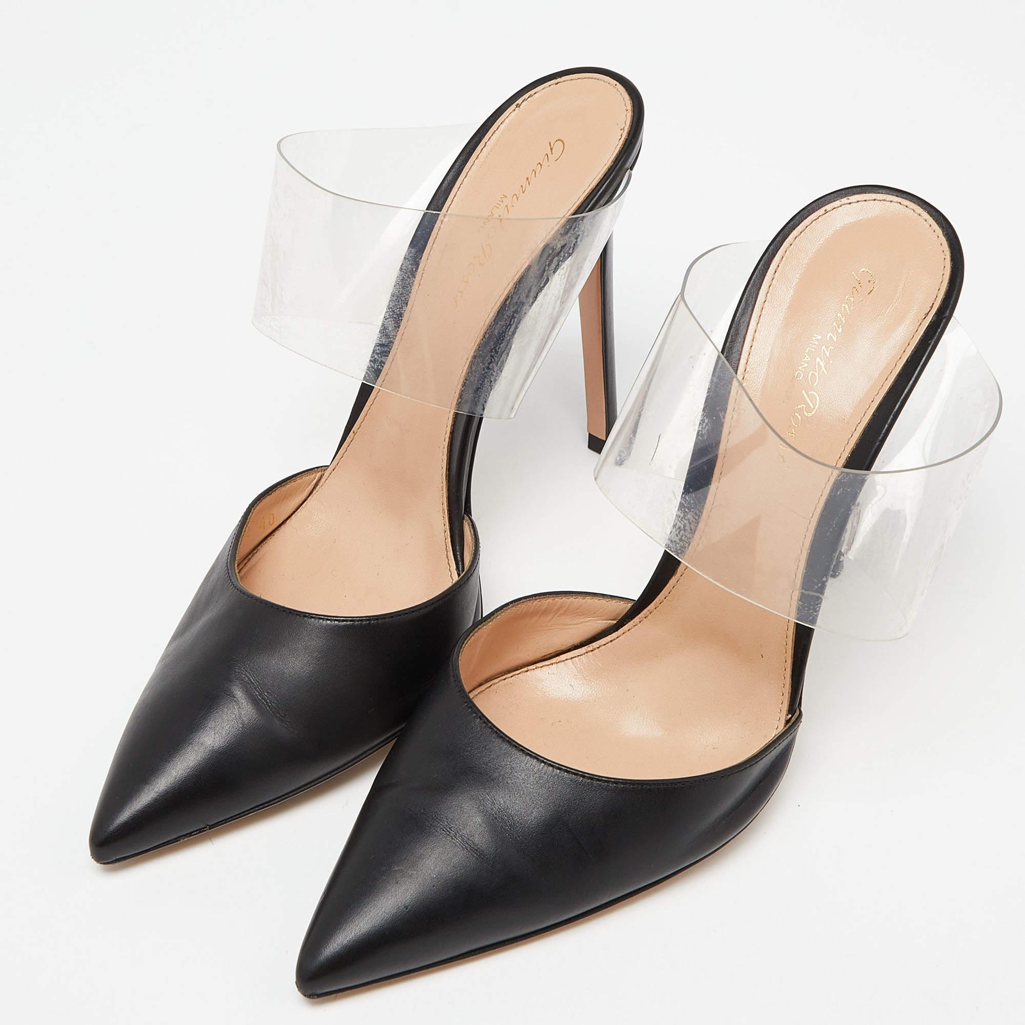 Mélange parfait de luxe, de style et de confort, ces mules design sont fabriquées à partir de matériaux de qualité et encadrent vos pieds de la manière la plus élégante qui soit. Ils peuvent être associés à une multitude de tenues de votre