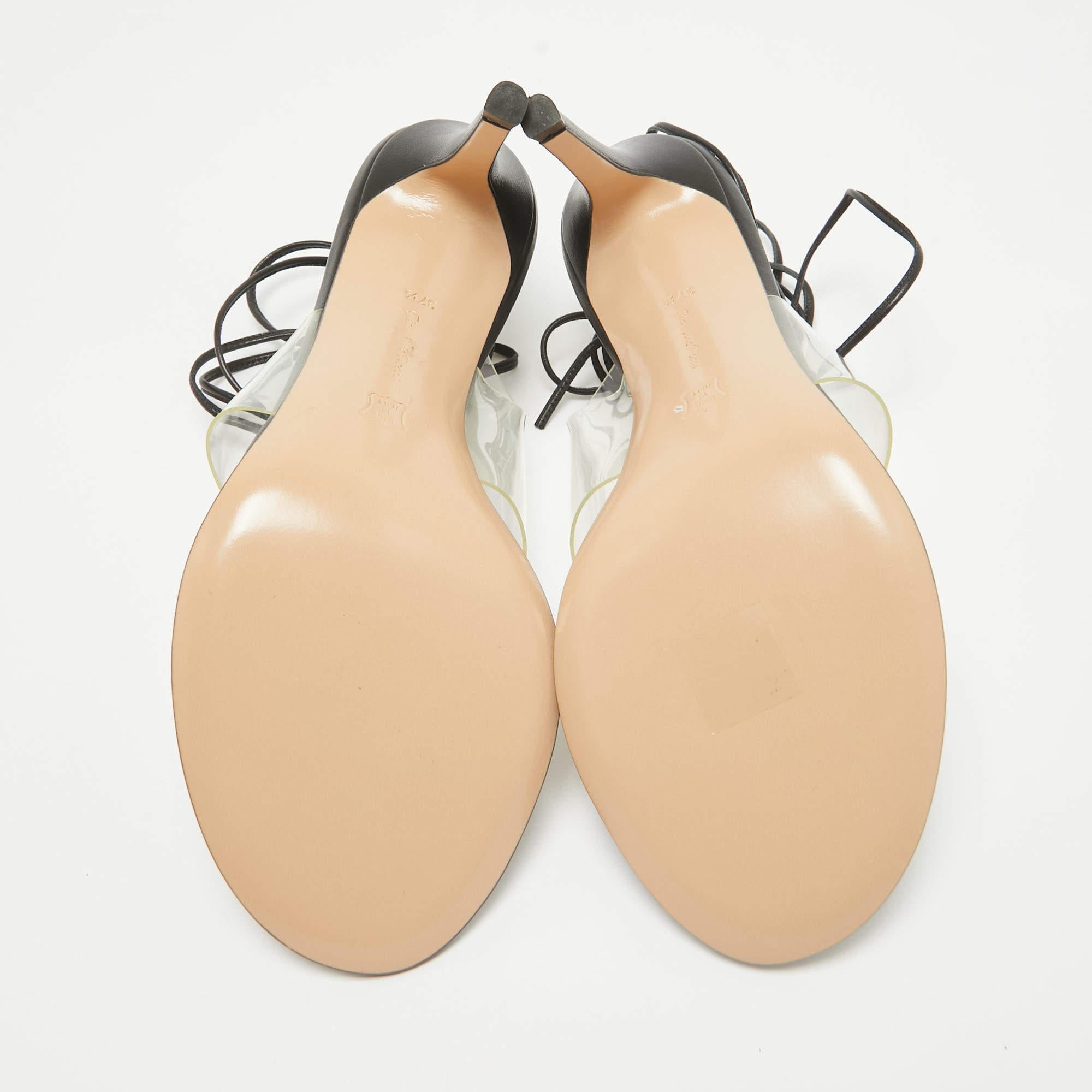 Gianvito Rossi Sandales à lanières en plexi en cuir noir et PVC Taille 37,5 en vente 1