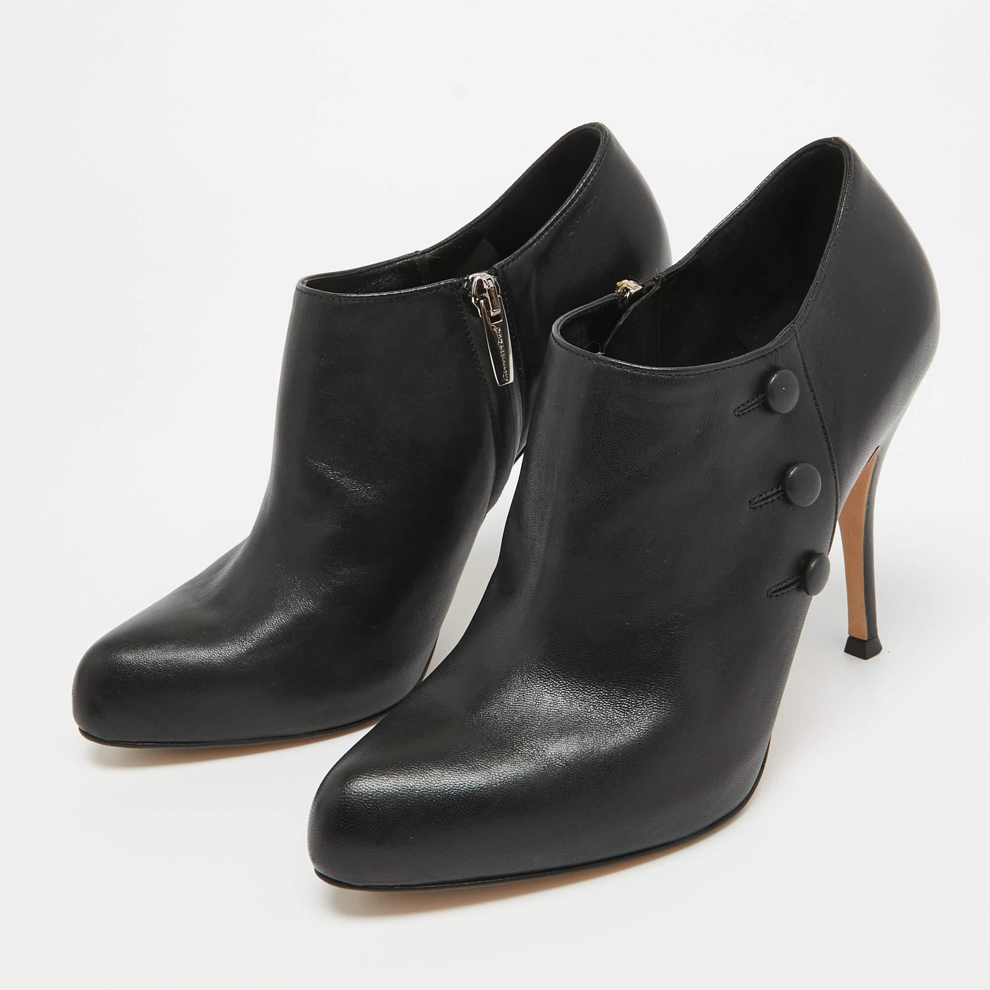 These ankle booties from Gianvito Rossi are meant to be a loved choice. Wonderfully crafted and balanced on sleek heels the pumps will lift your feet in a stunning silhouette.
