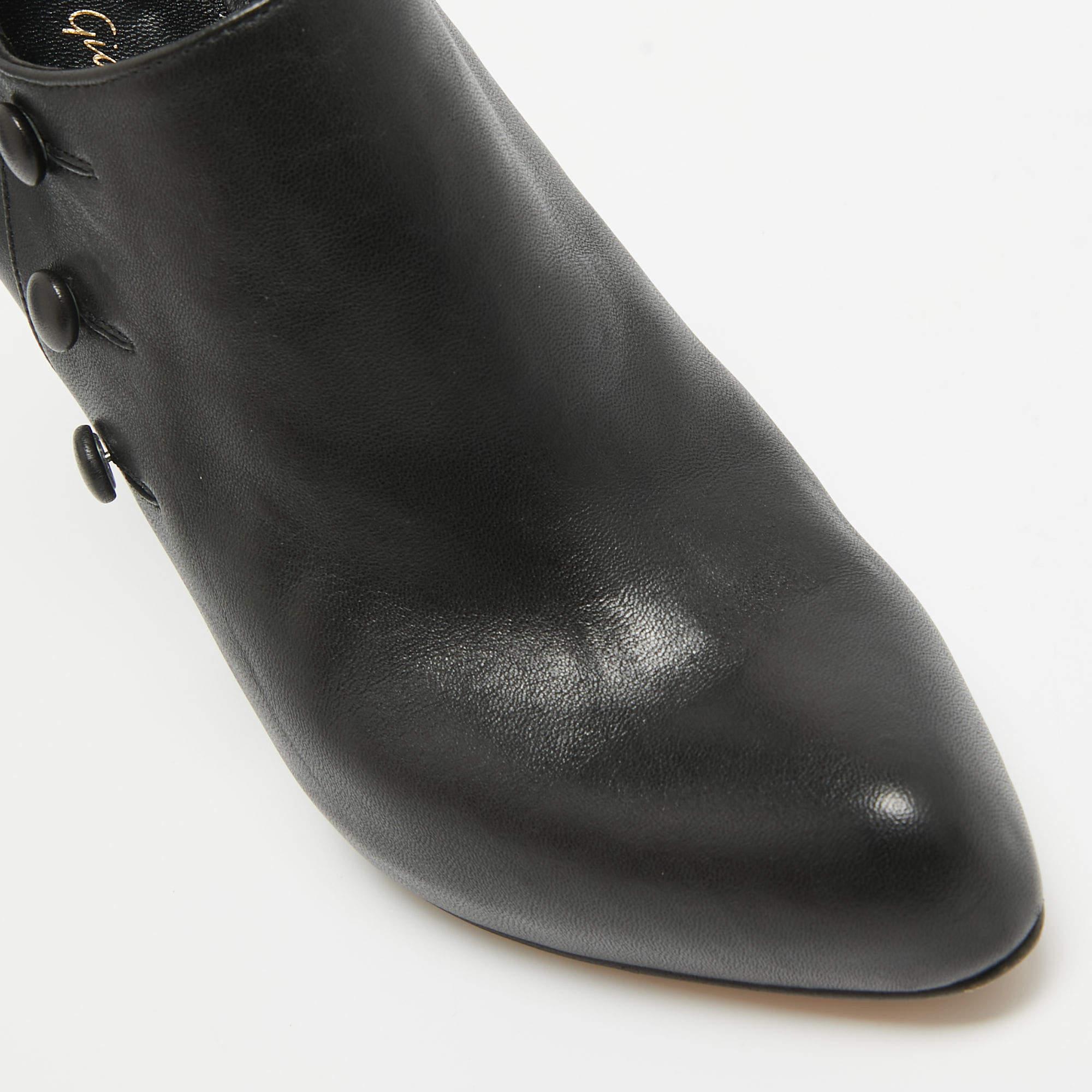 Gianvito Rossi Black Leather Ankle Booties Size 36.5 For Sale 3