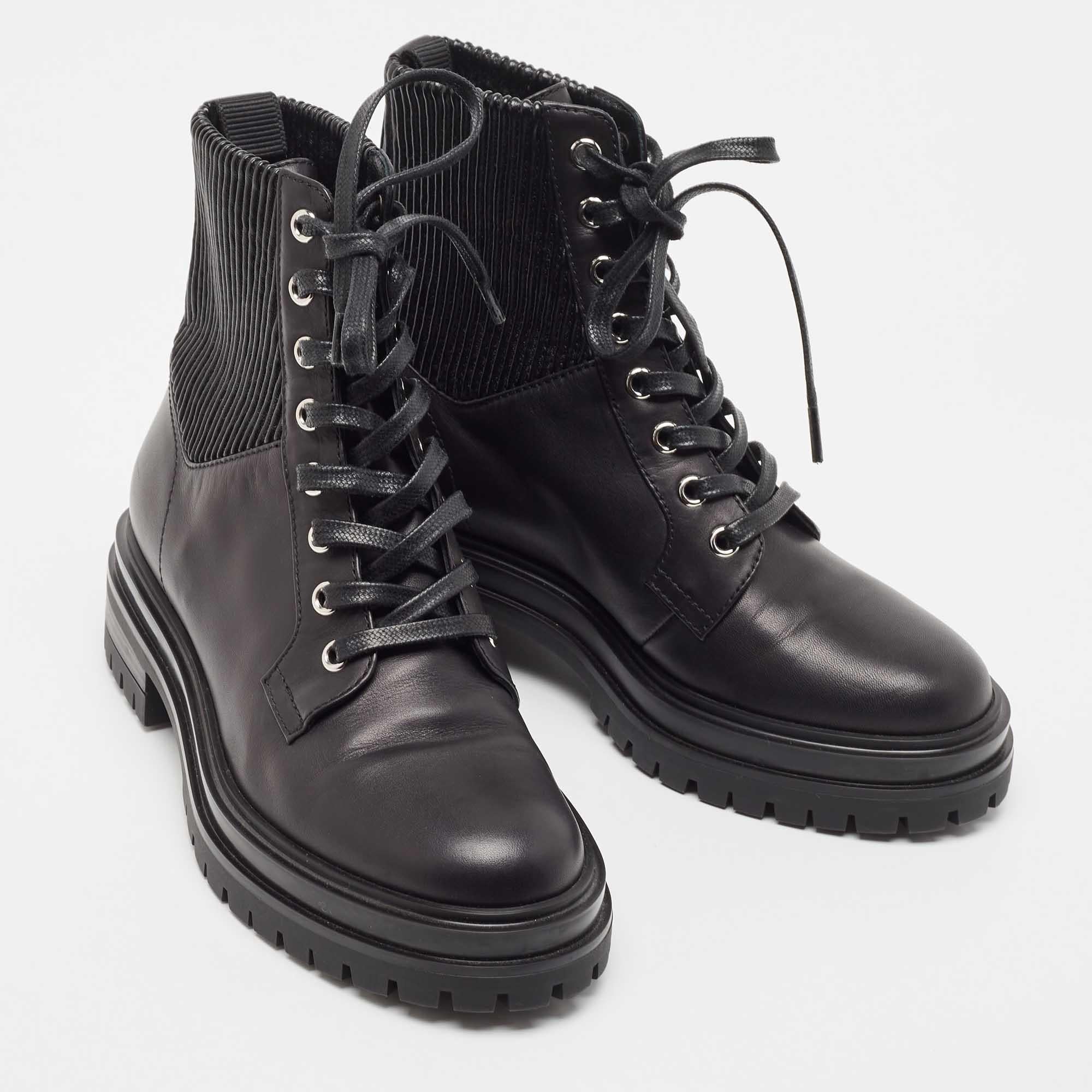 Gianvito Rossi Black Leather Combat Boots Size 35.5 In Good Condition For Sale In Dubai, Al Qouz 2