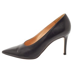 Gianvito Rossi Black Leather Gianvito Pumps Size 38.5